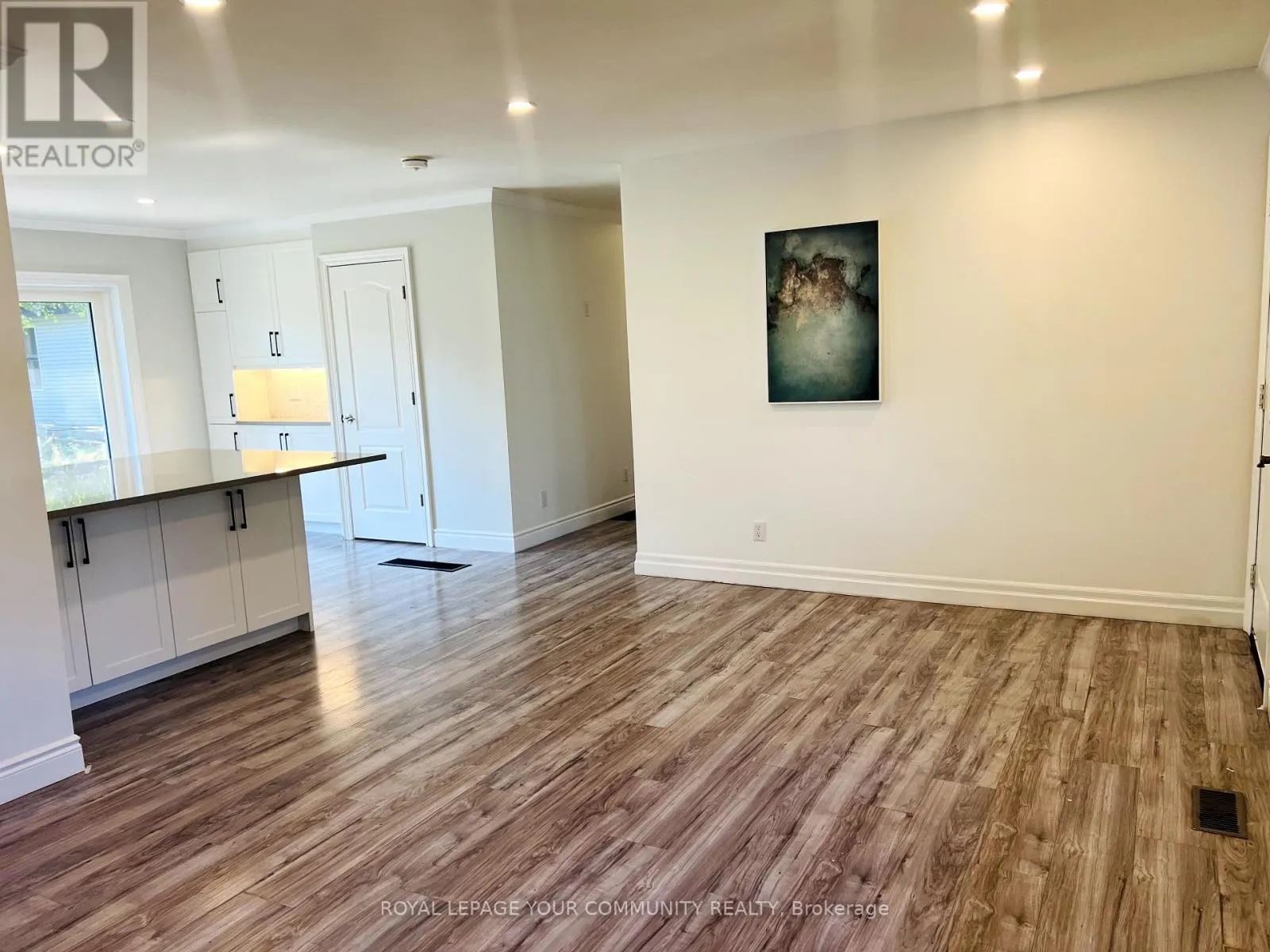 UPPER - 93 WESTMOUNT DRIVE S