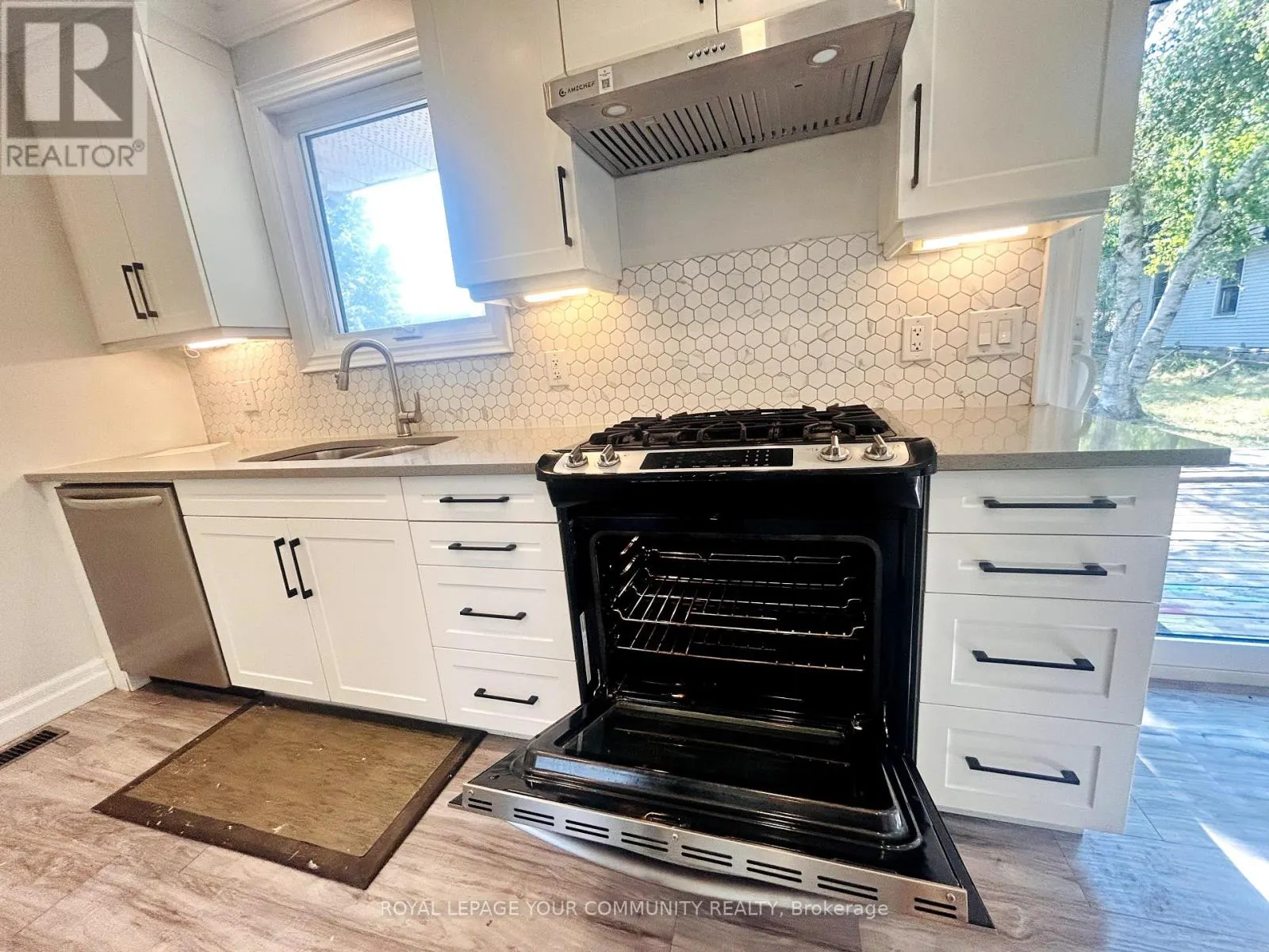 UPPER - 93 WESTMOUNT DRIVE S