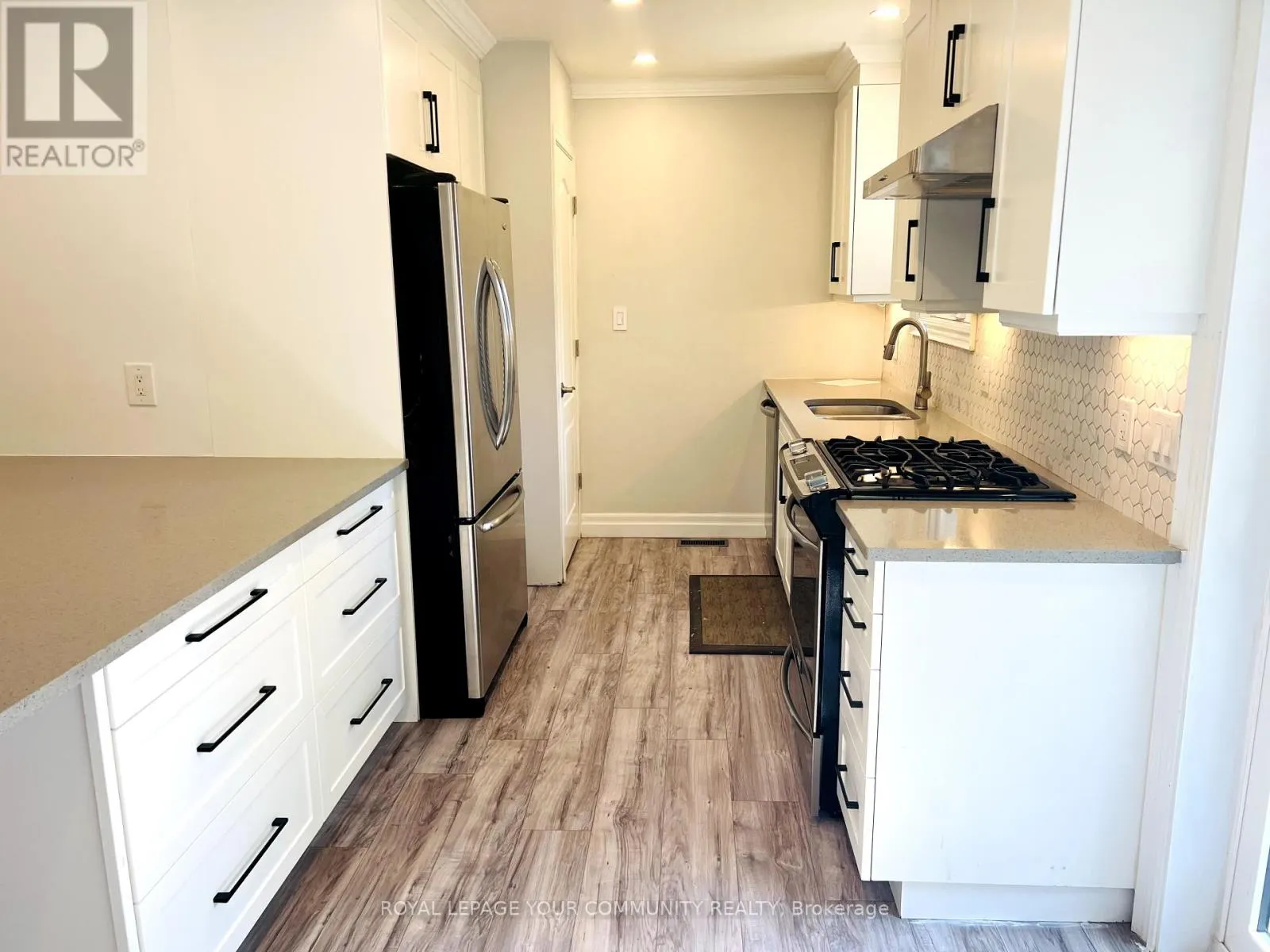 UPPER - 93 WESTMOUNT DRIVE S