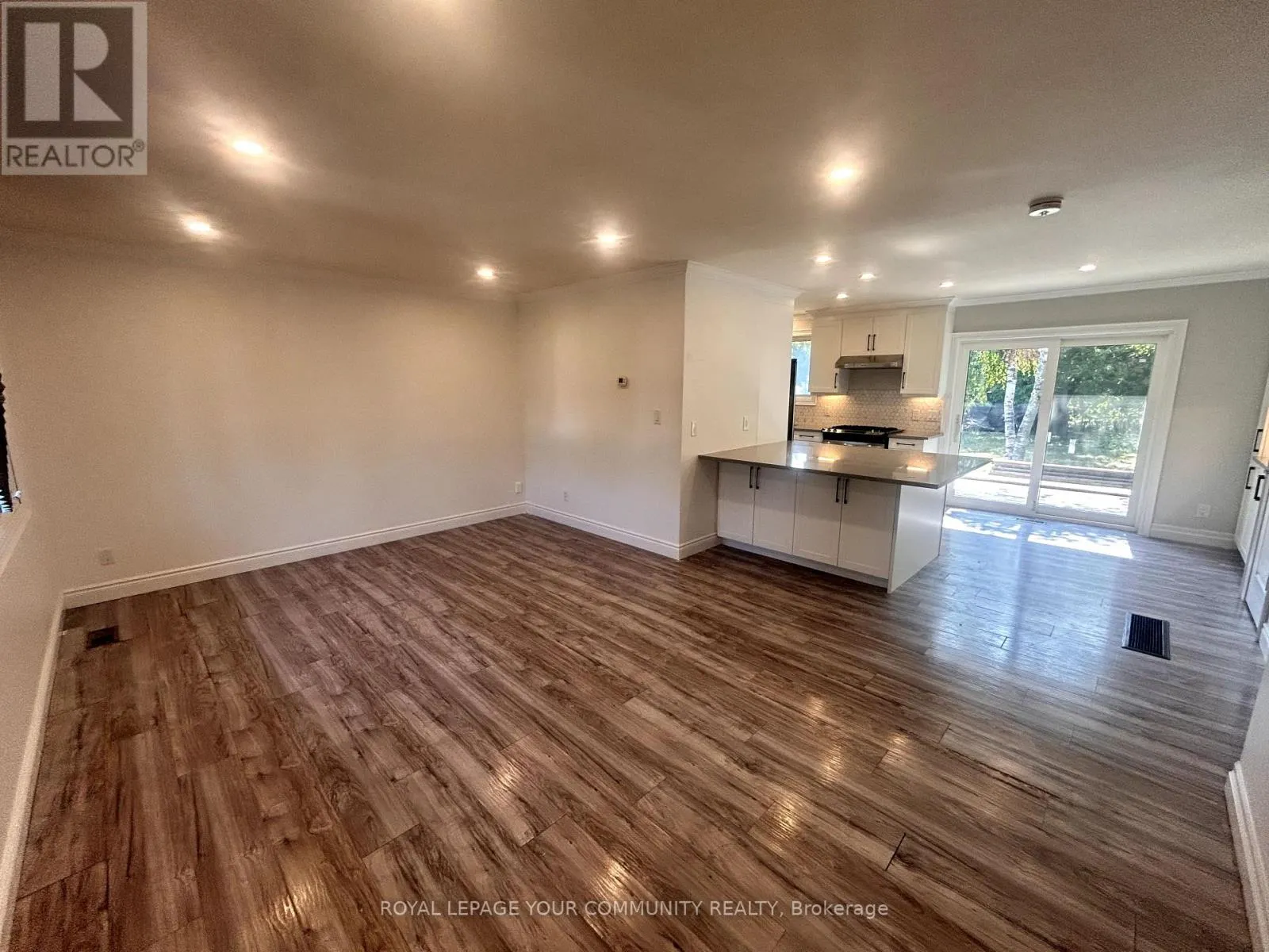 UPPER - 93 WESTMOUNT DRIVE S
