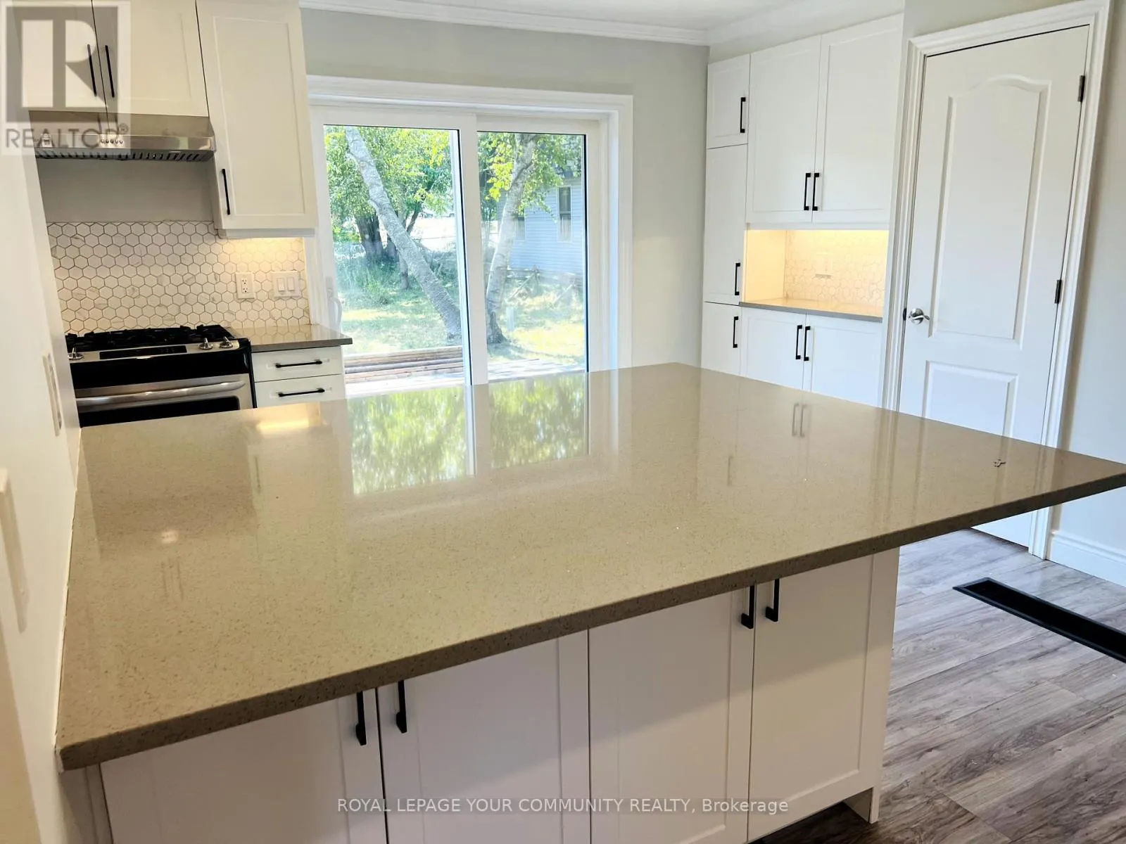 UPPER - 93 WESTMOUNT DRIVE S