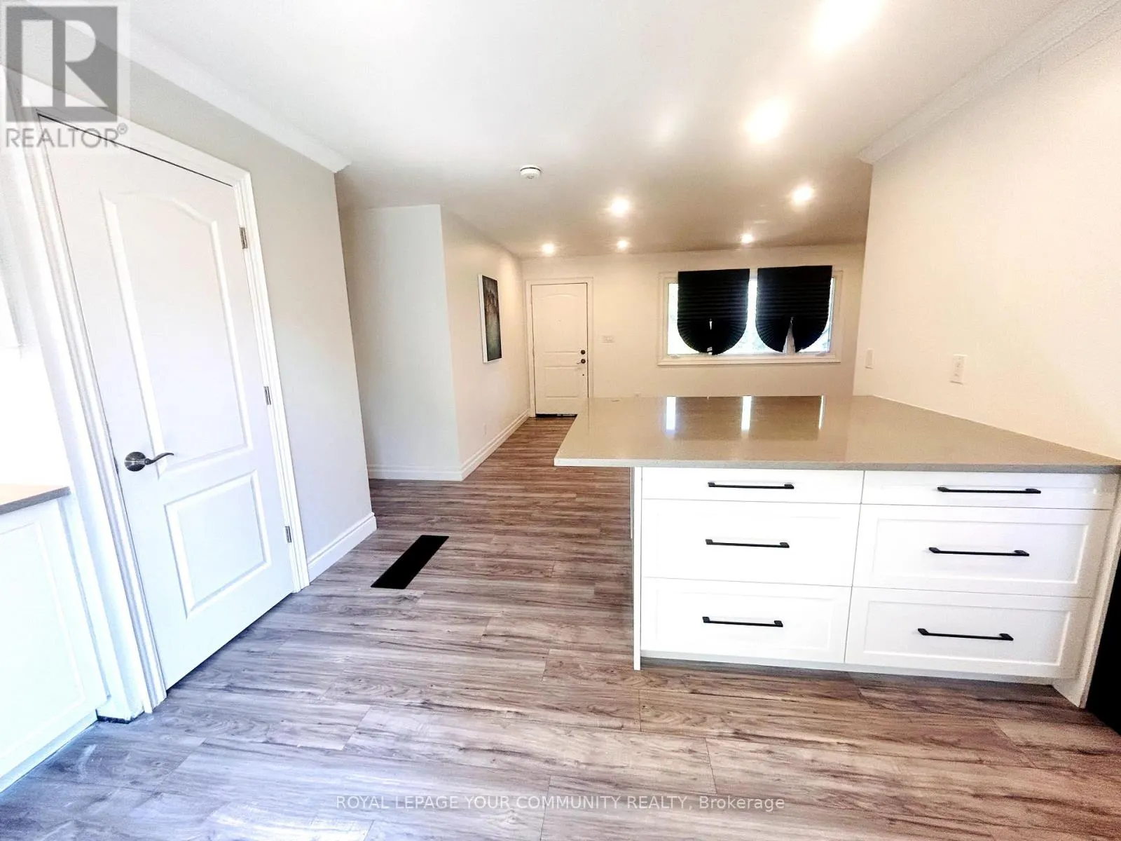 UPPER - 93 WESTMOUNT DRIVE S
