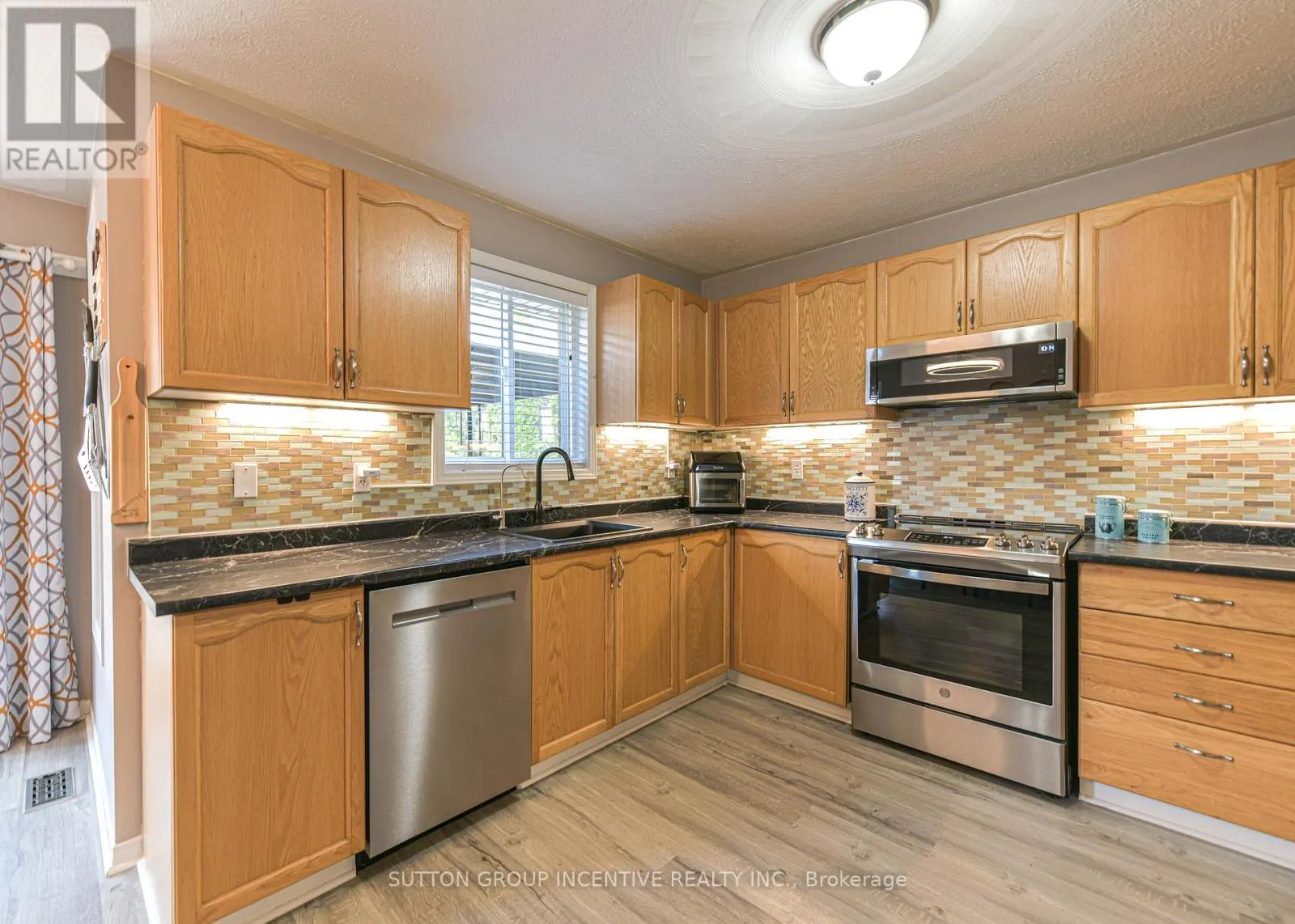 78 VANESSA DRIVE