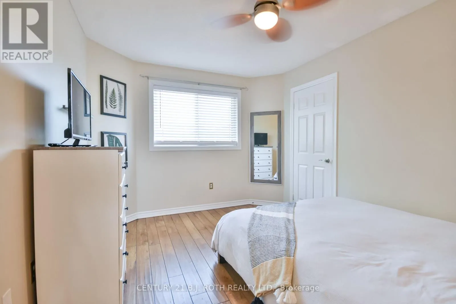 28 SHAINA COURT