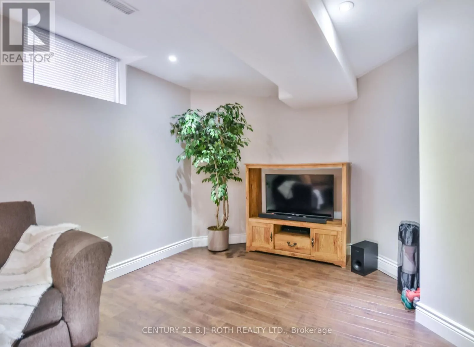 28 SHAINA COURT