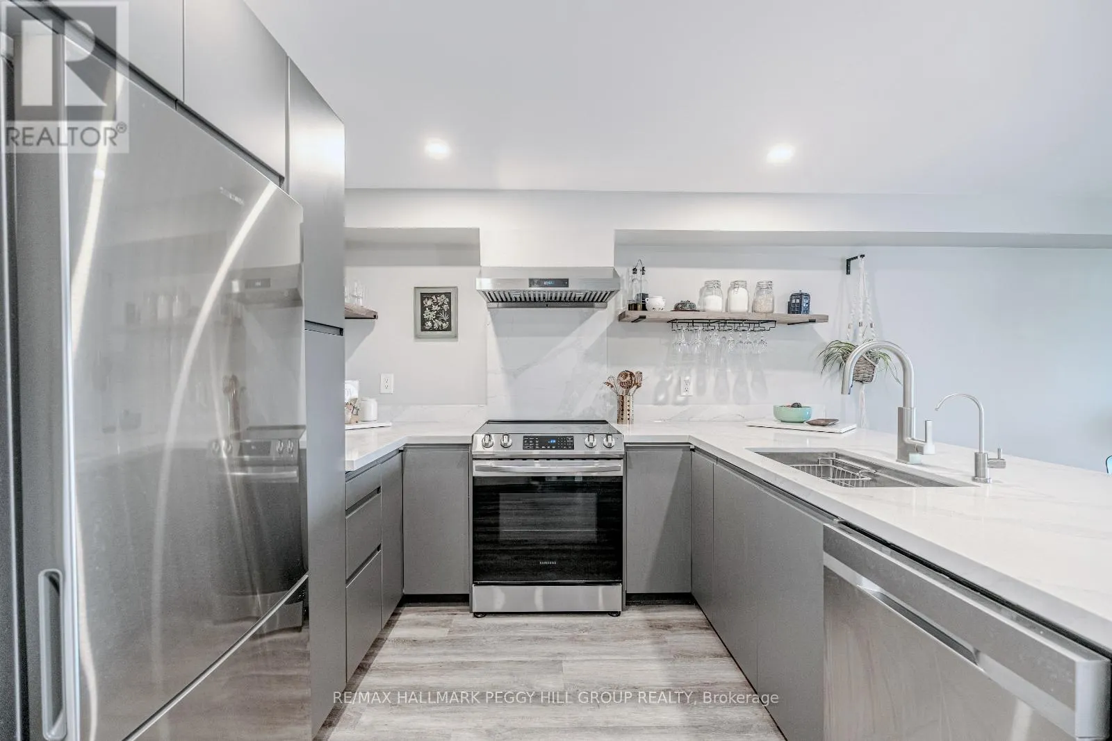 203 - 117 EDGEHILL DRIVE
