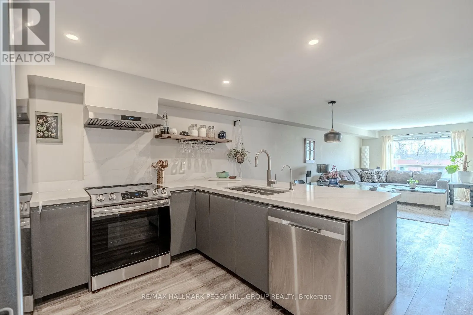 203 - 117 EDGEHILL DRIVE