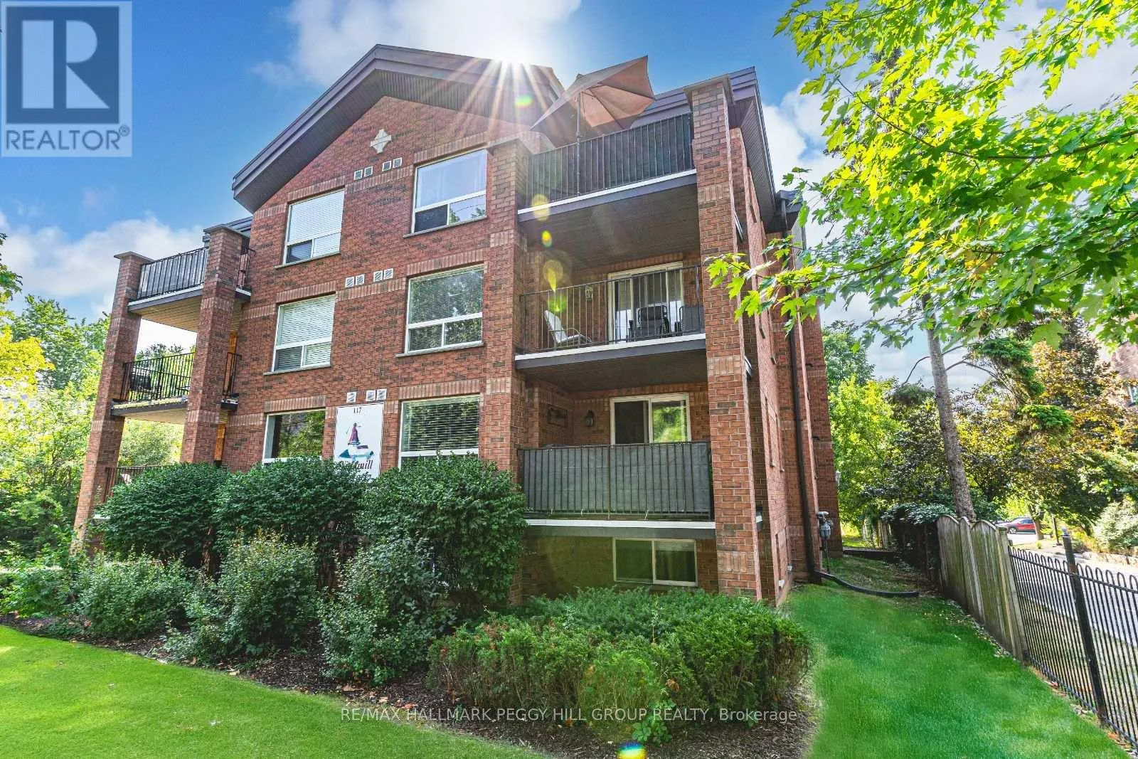 203 - 117 EDGEHILL DRIVE