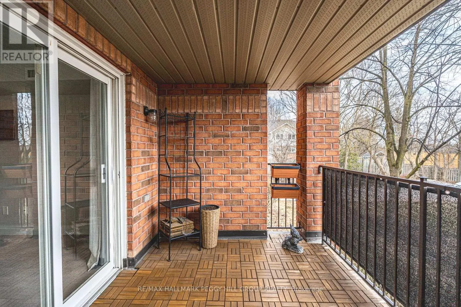 203 - 117 EDGEHILL DRIVE
