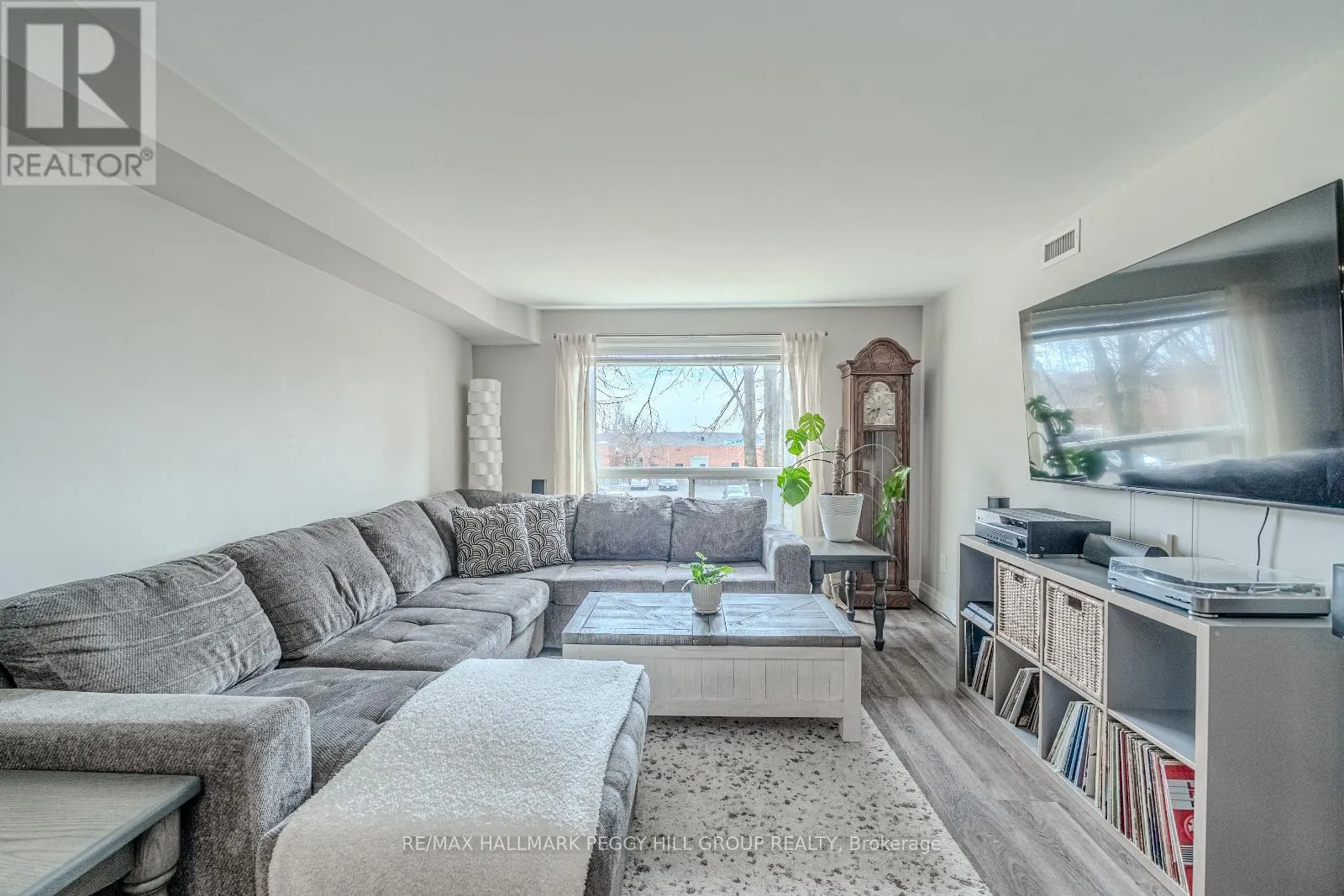 203 - 117 EDGEHILL DRIVE