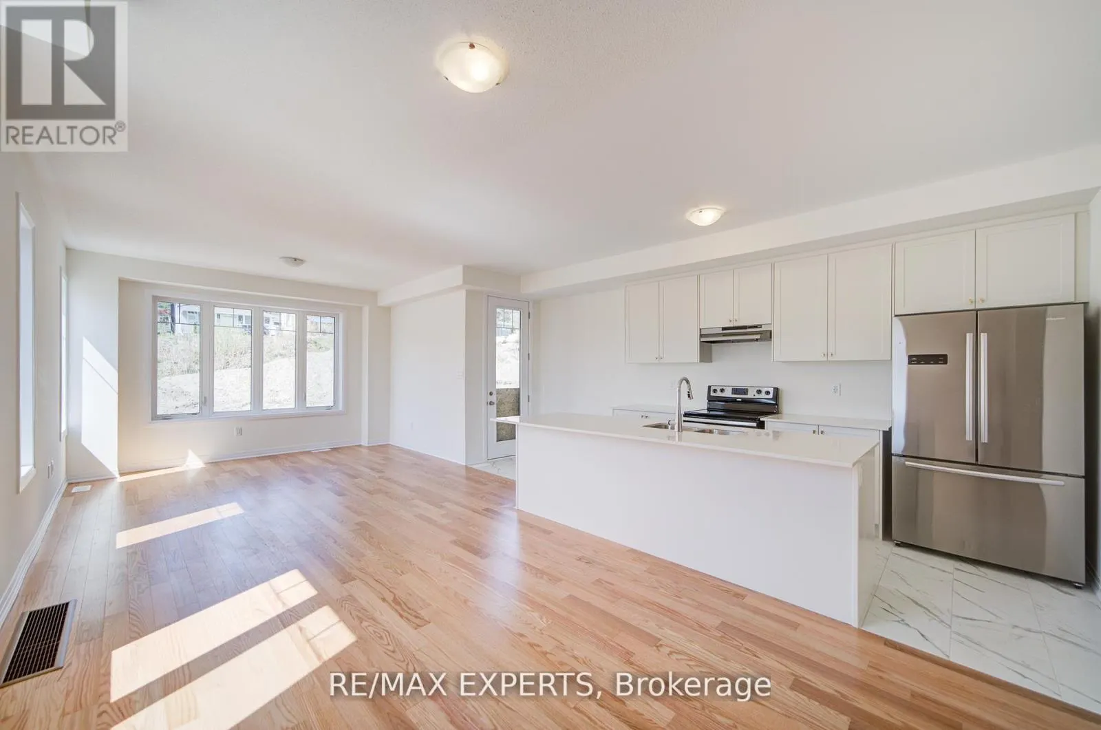 564 HUDSON CRESCENT