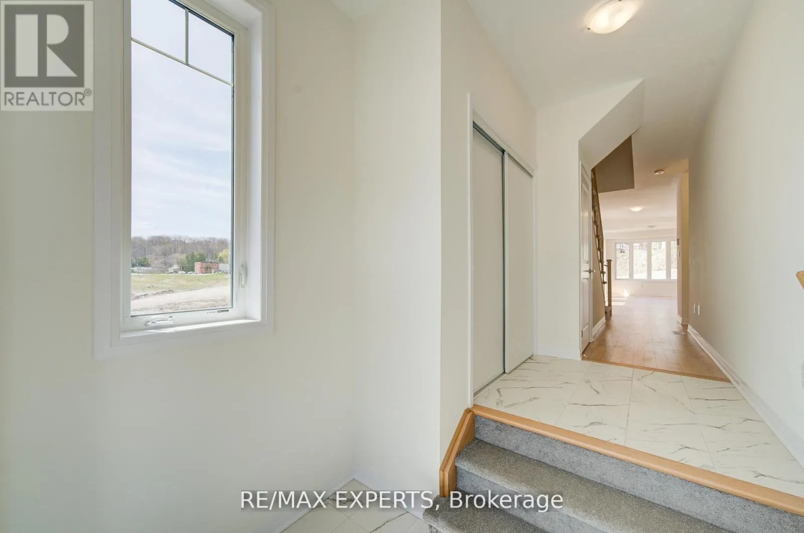 564 HUDSON CRESCENT