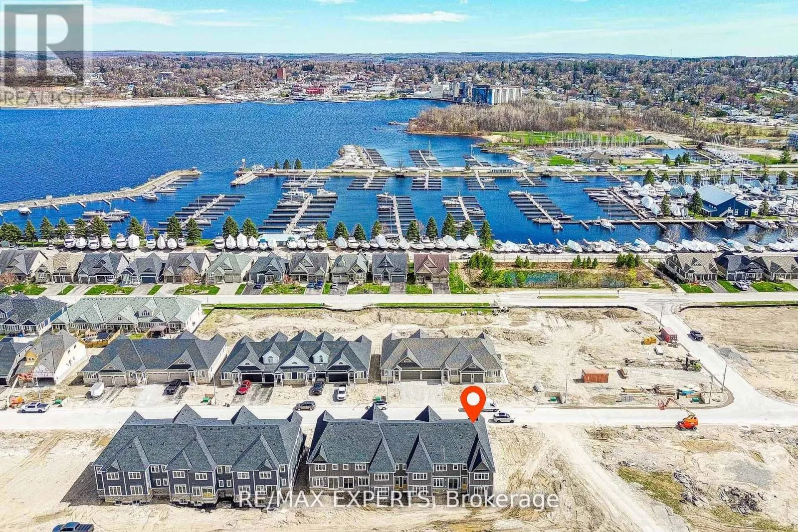 564 HUDSON CRESCENT