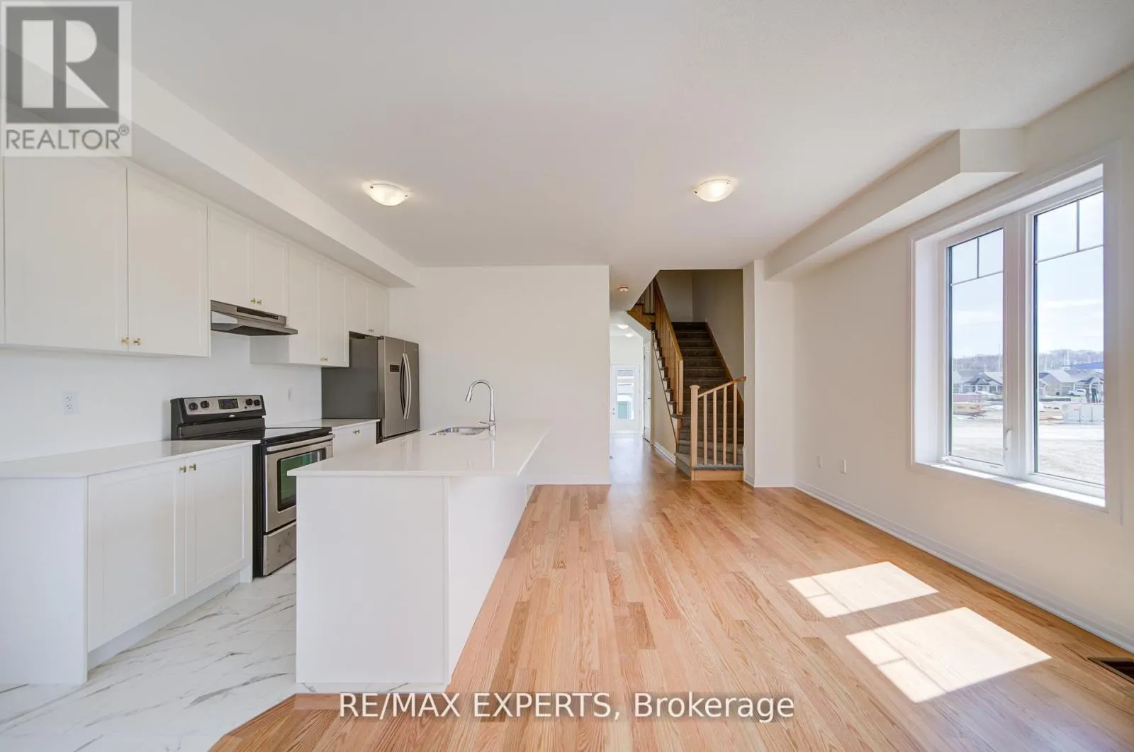 564 HUDSON CRESCENT