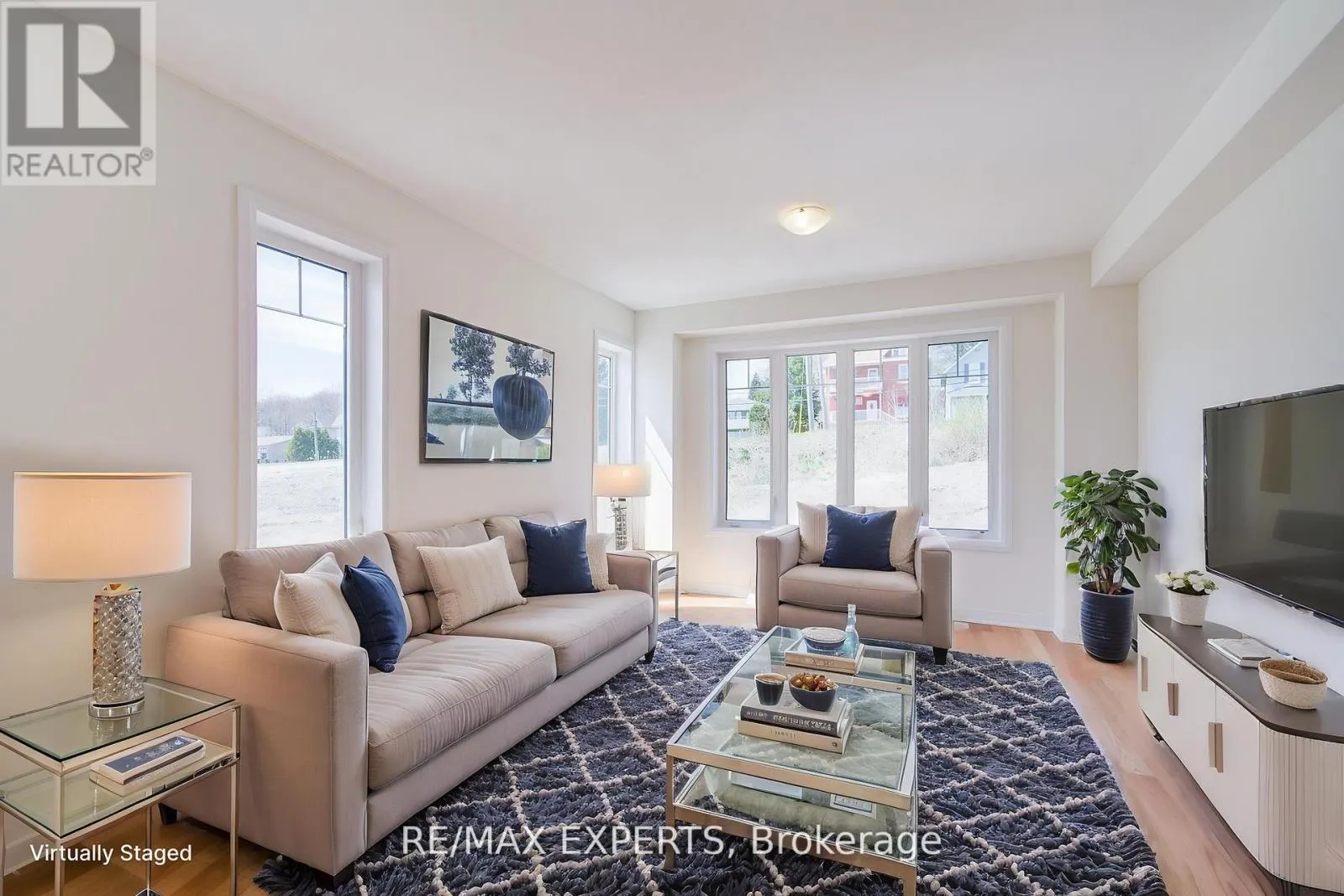564 HUDSON CRESCENT