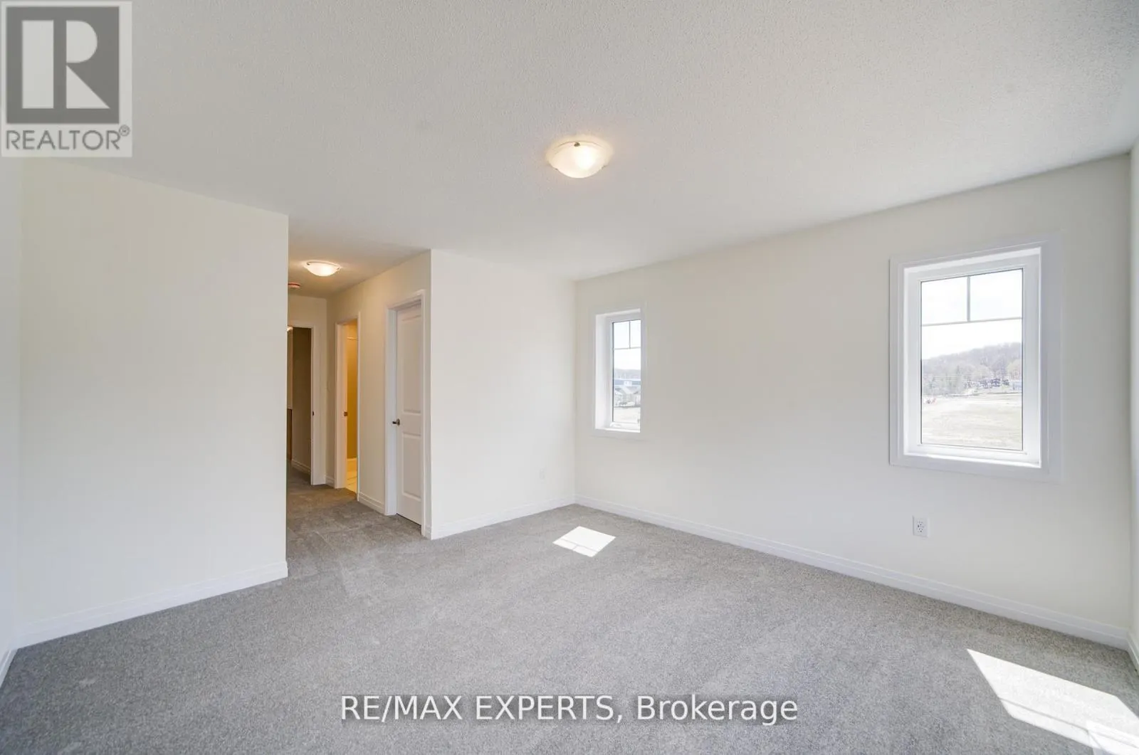 564 HUDSON CRESCENT