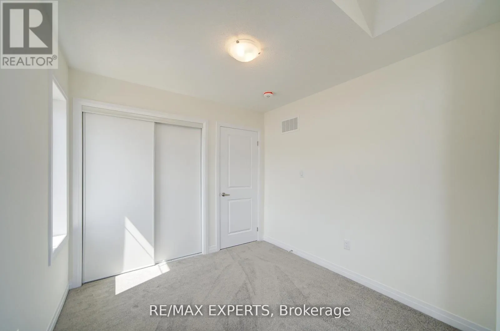 564 HUDSON CRESCENT