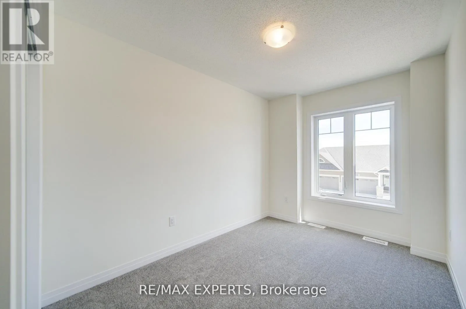 564 HUDSON CRESCENT