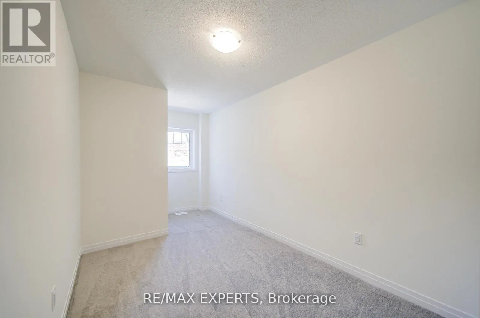 564 HUDSON CRESCENT