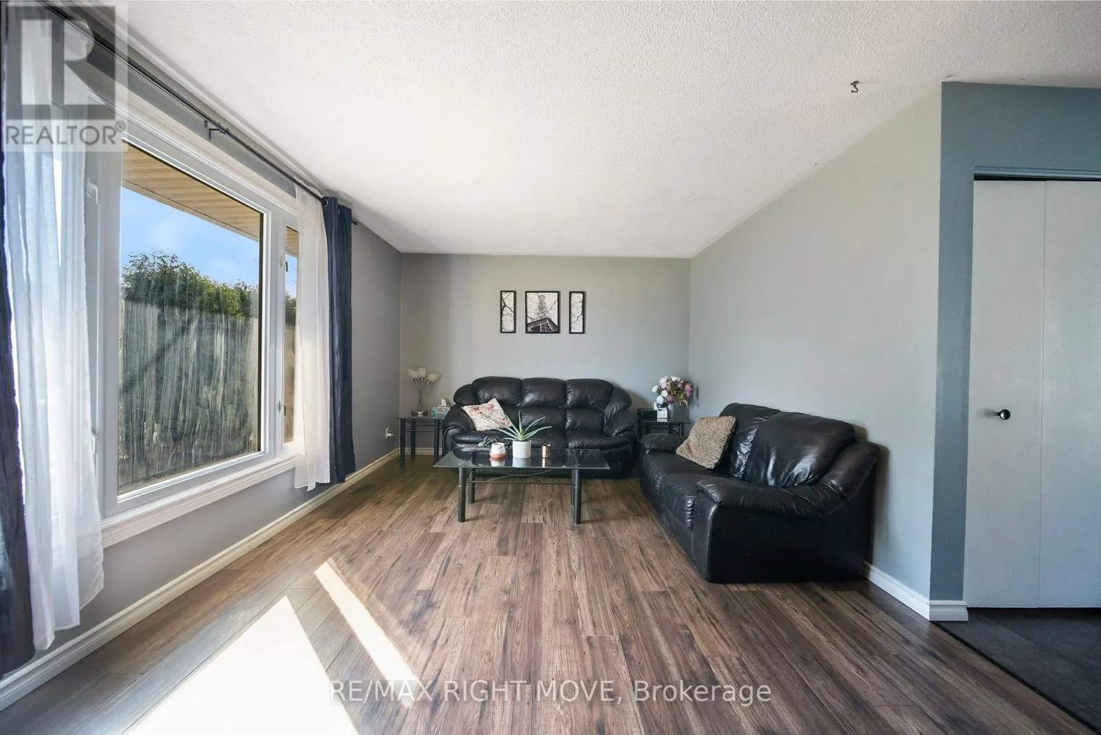 3 WESTMOUNT DRIVE N