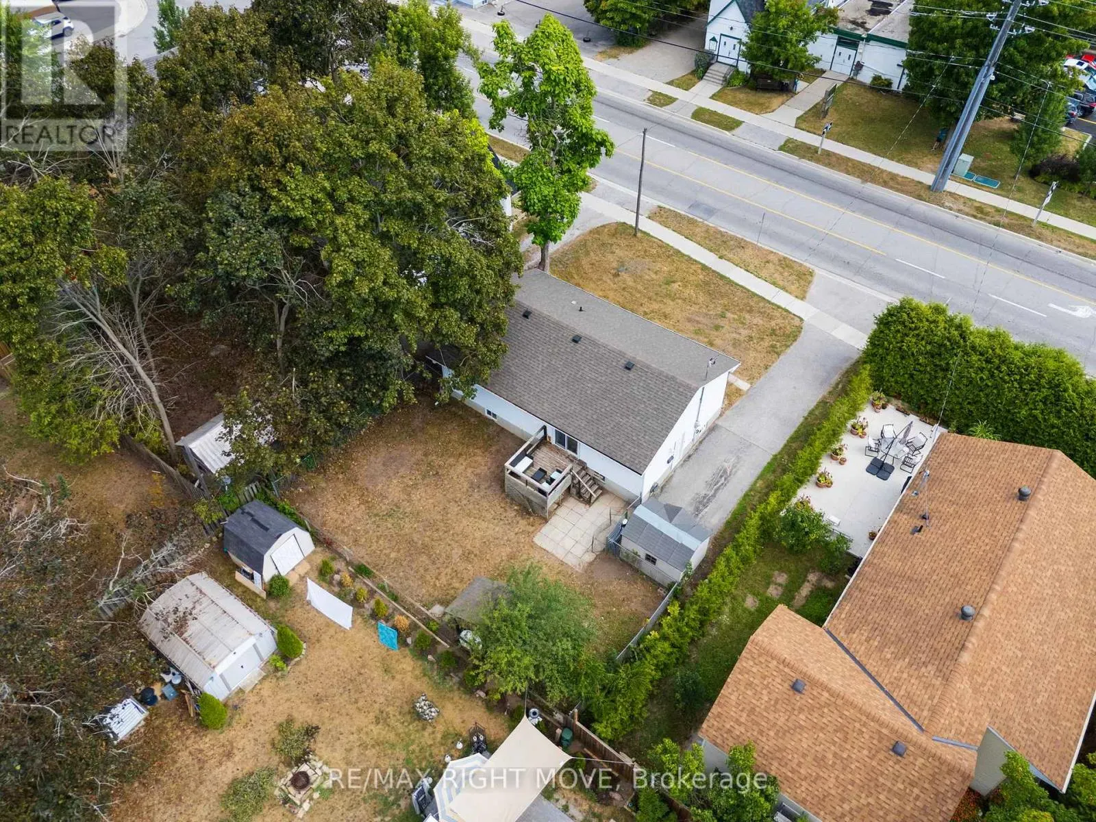 3 WESTMOUNT DRIVE N