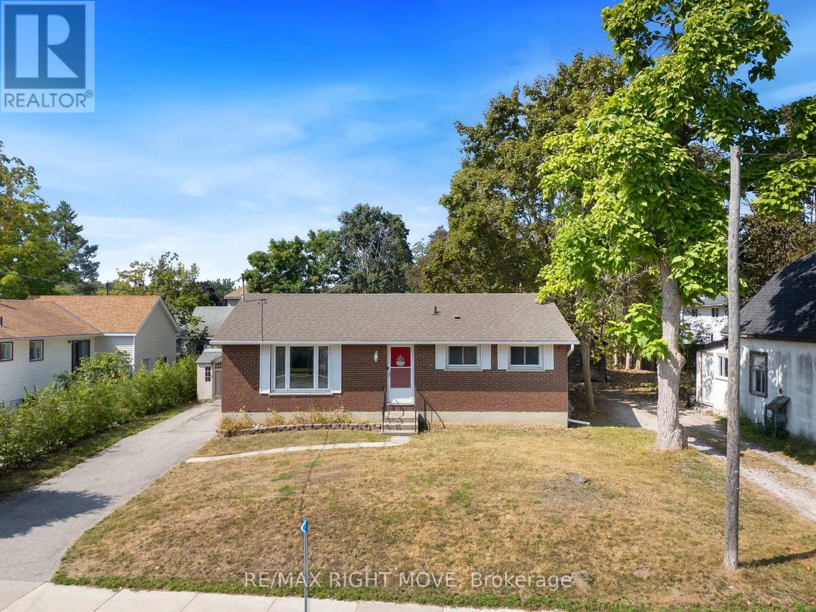 3 WESTMOUNT DRIVE N