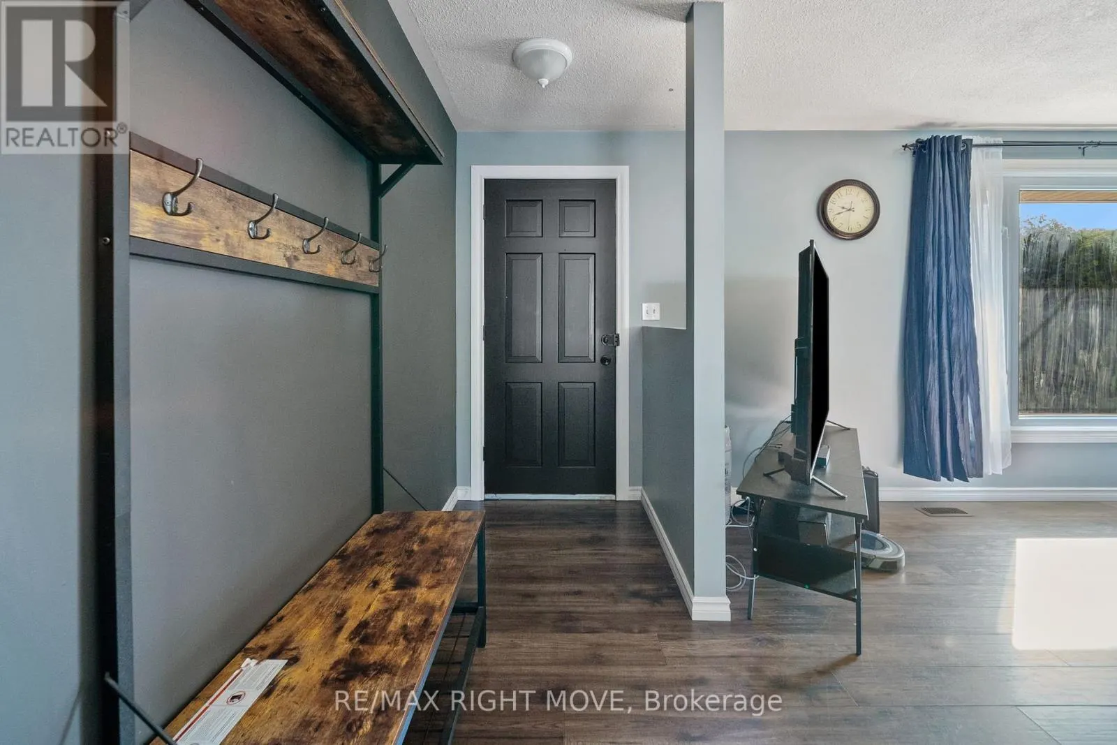 3 WESTMOUNT DRIVE N