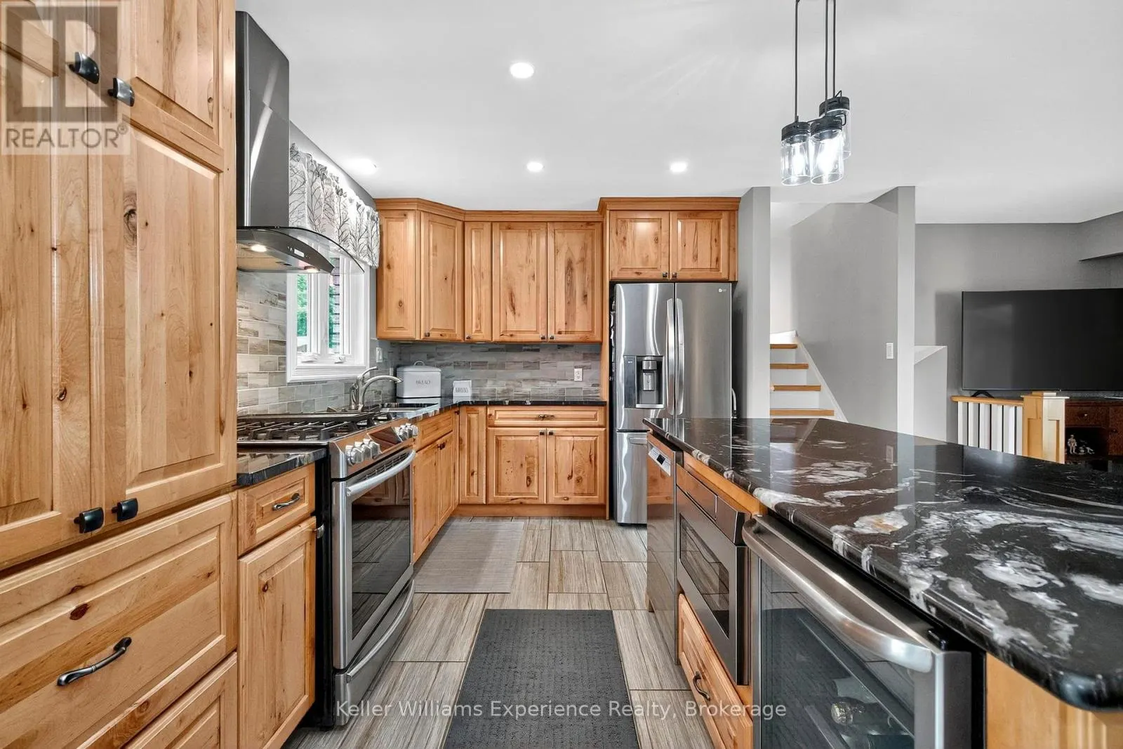 1128 EDGAR COURT