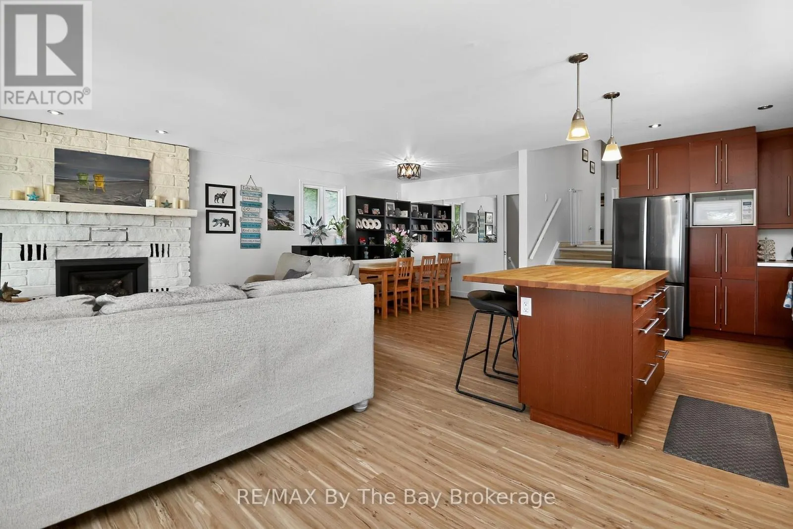 342 COASTLINE DRIVE