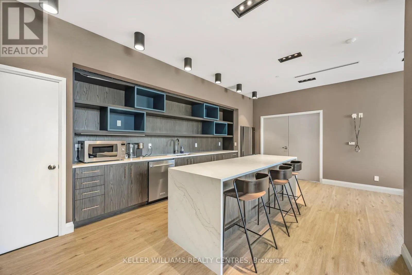 303 - 58 LAKESIDE TERRACE