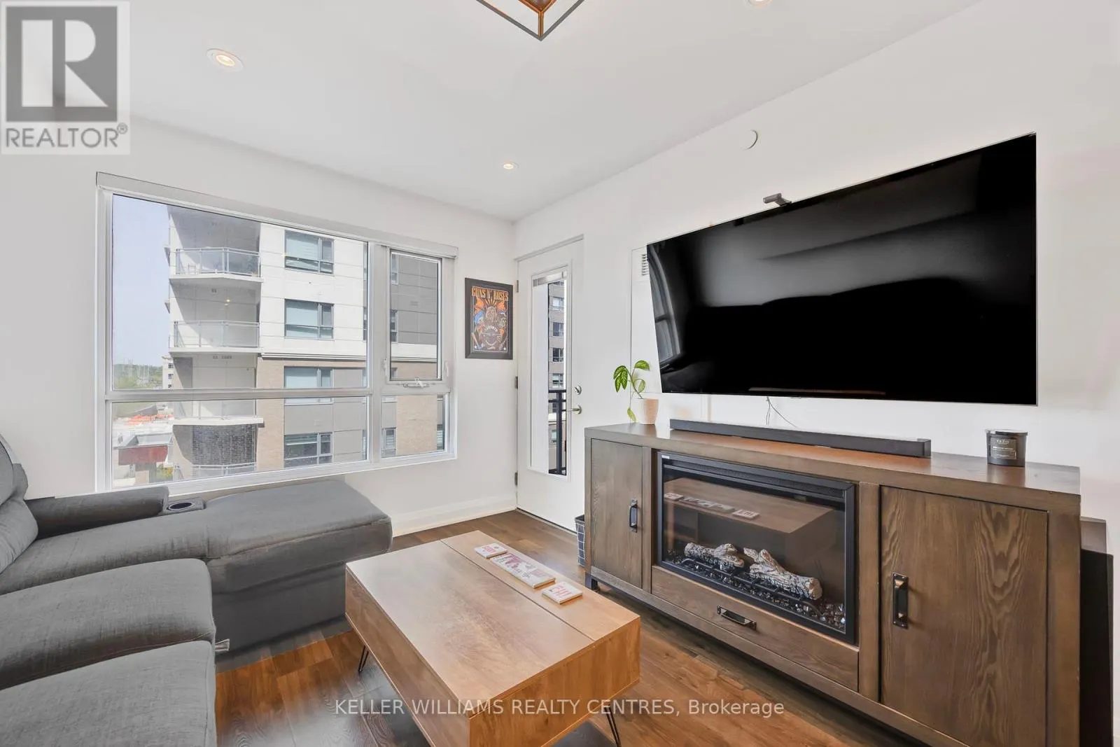 303 - 58 LAKESIDE TERRACE
