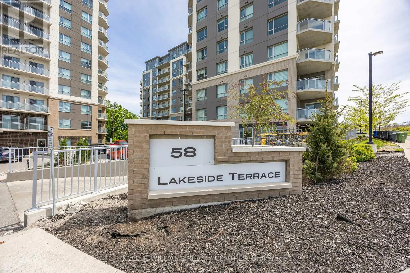 303 - 58 LAKESIDE TERRACE