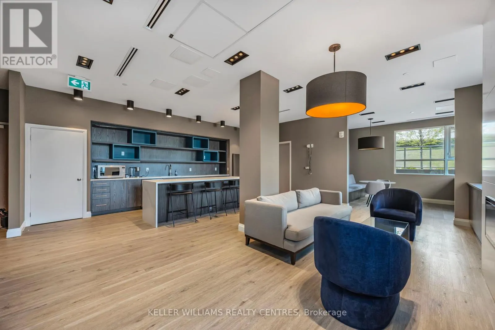 303 - 58 LAKESIDE TERRACE