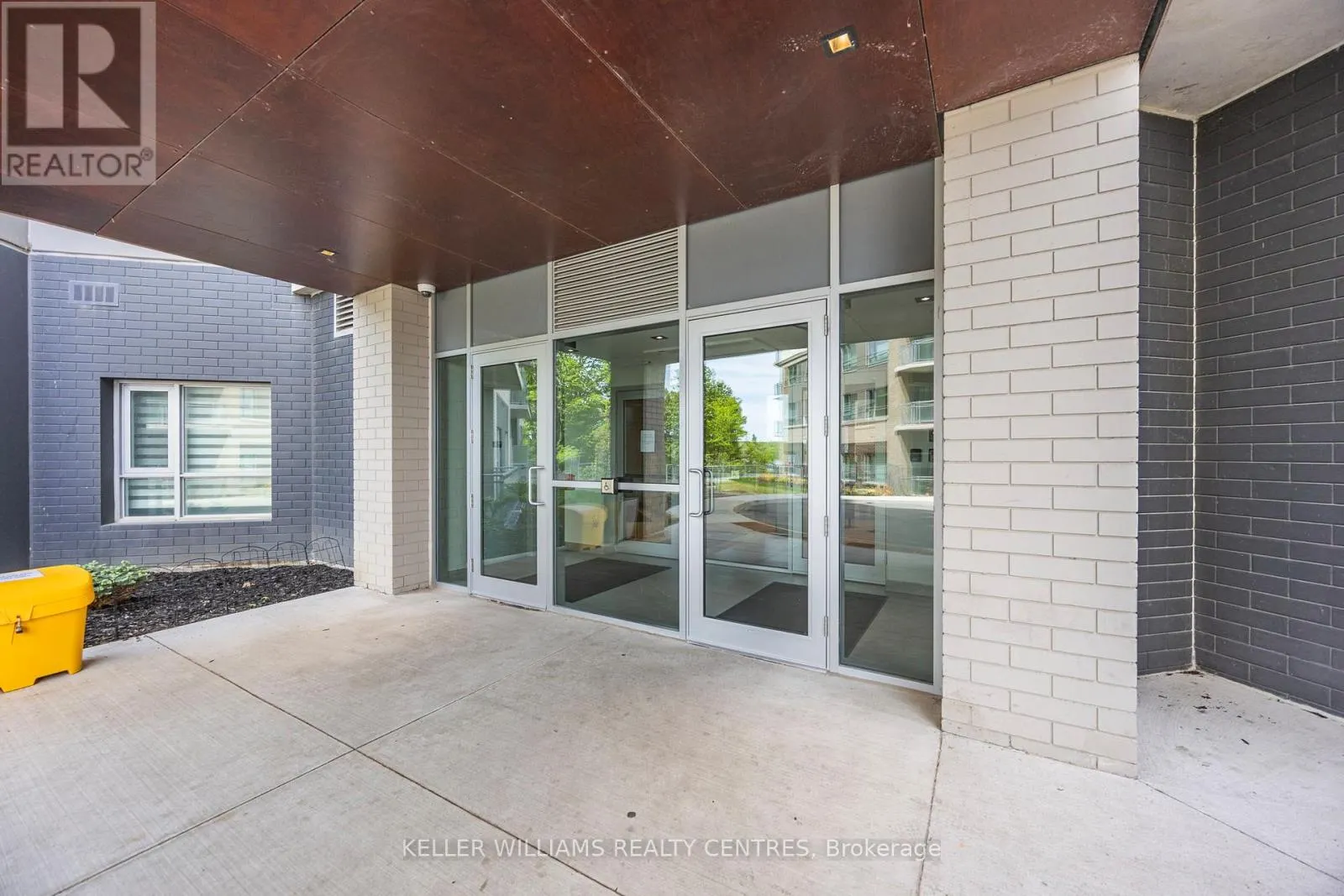 303 - 58 LAKESIDE TERRACE
