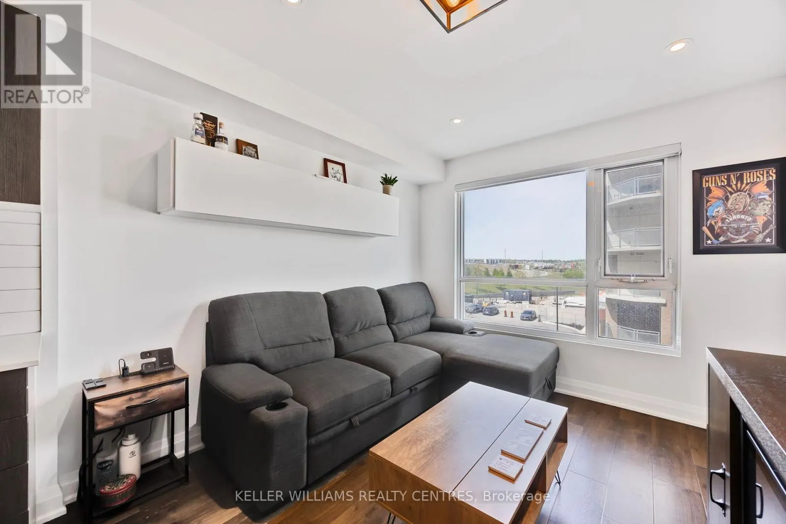 303 - 58 LAKESIDE TERRACE