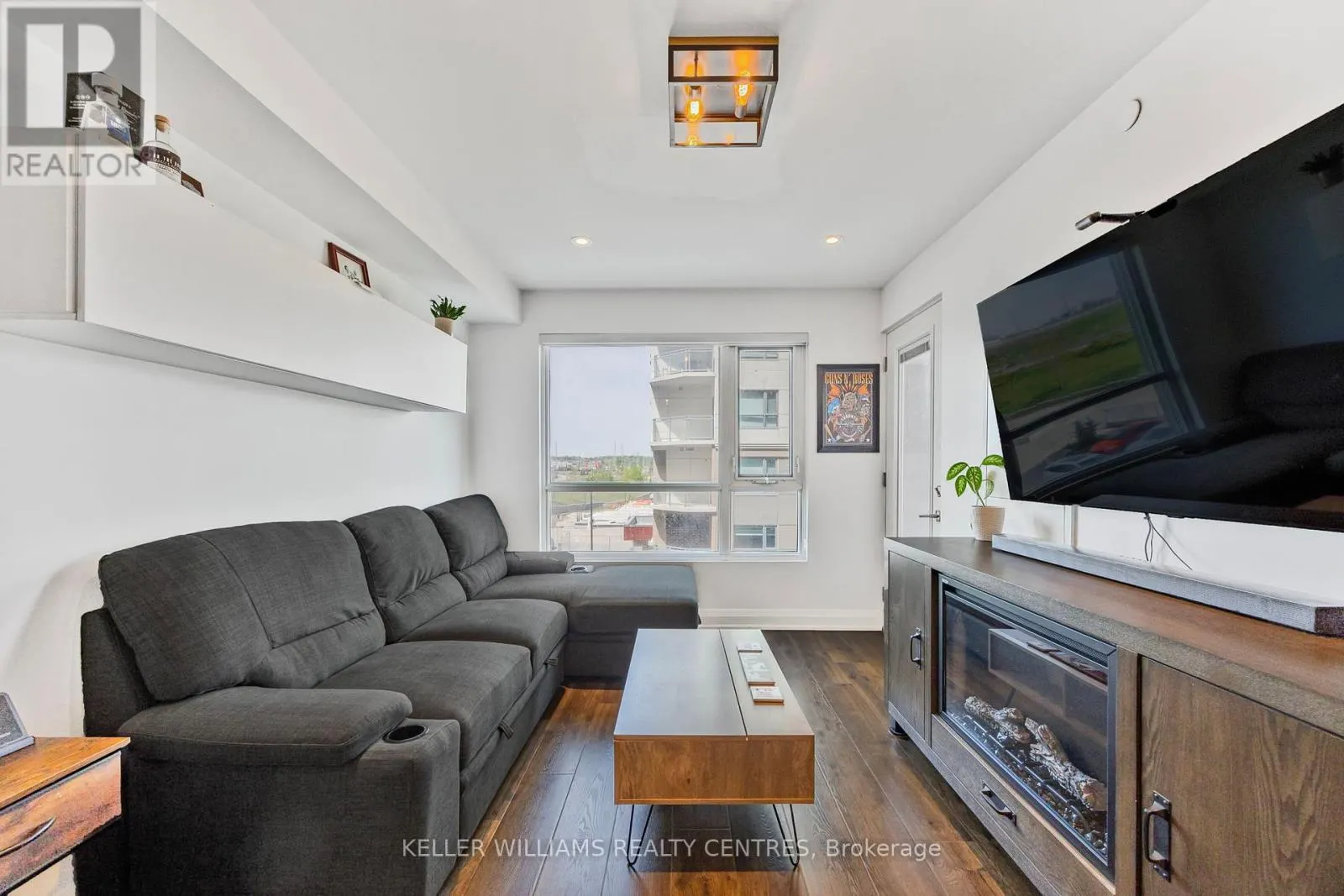 303 - 58 LAKESIDE TERRACE
