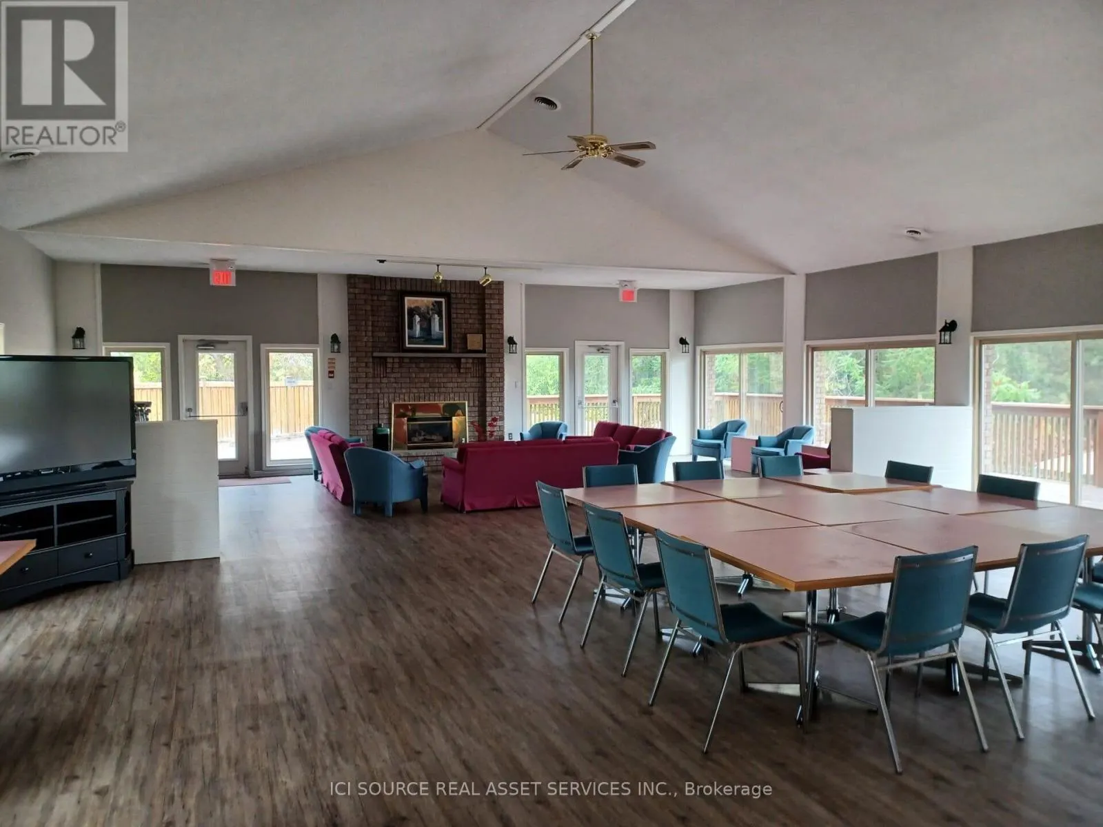 7 - 21 EVERGREEN COURT