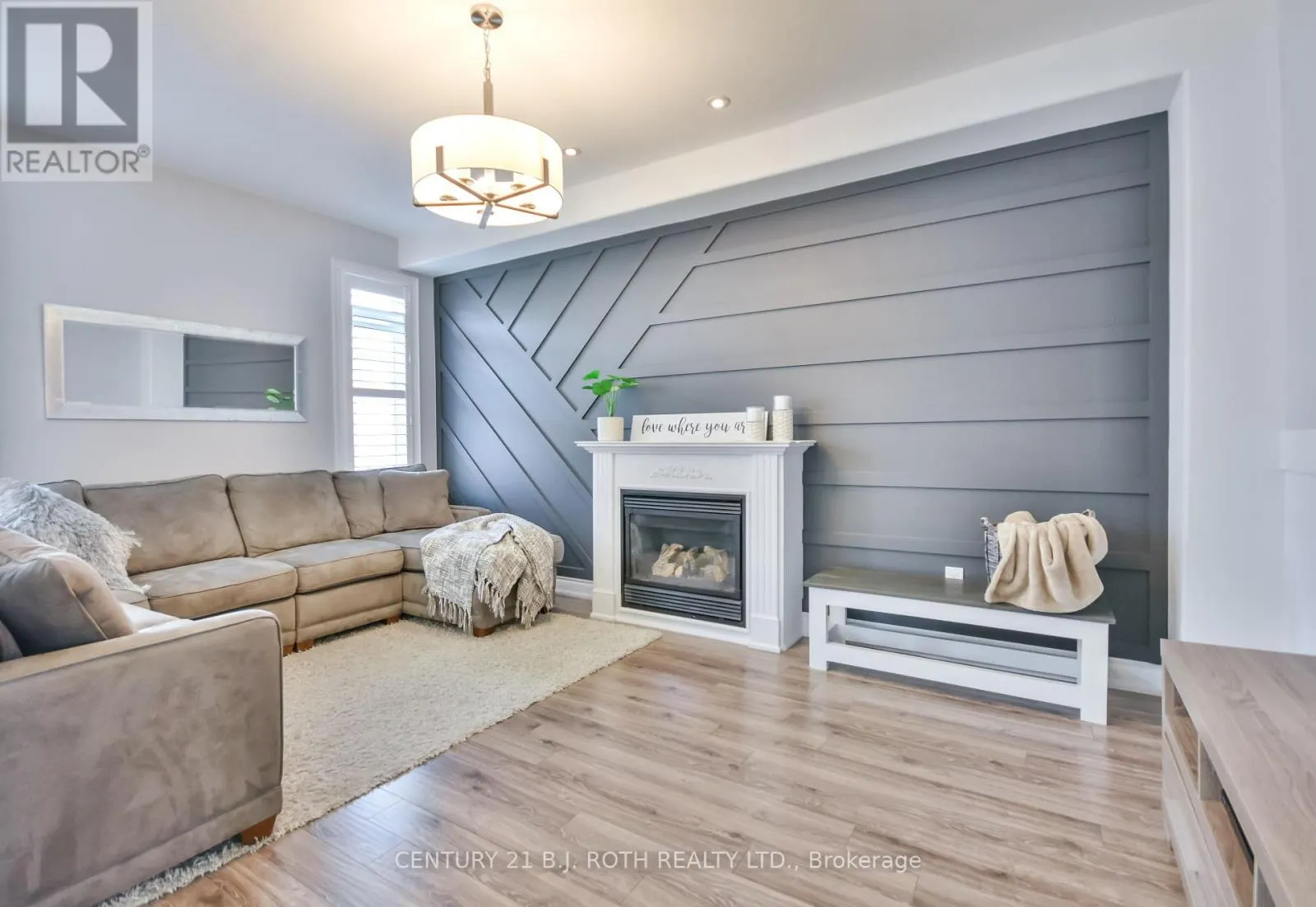 118 THE QUEENSWAY