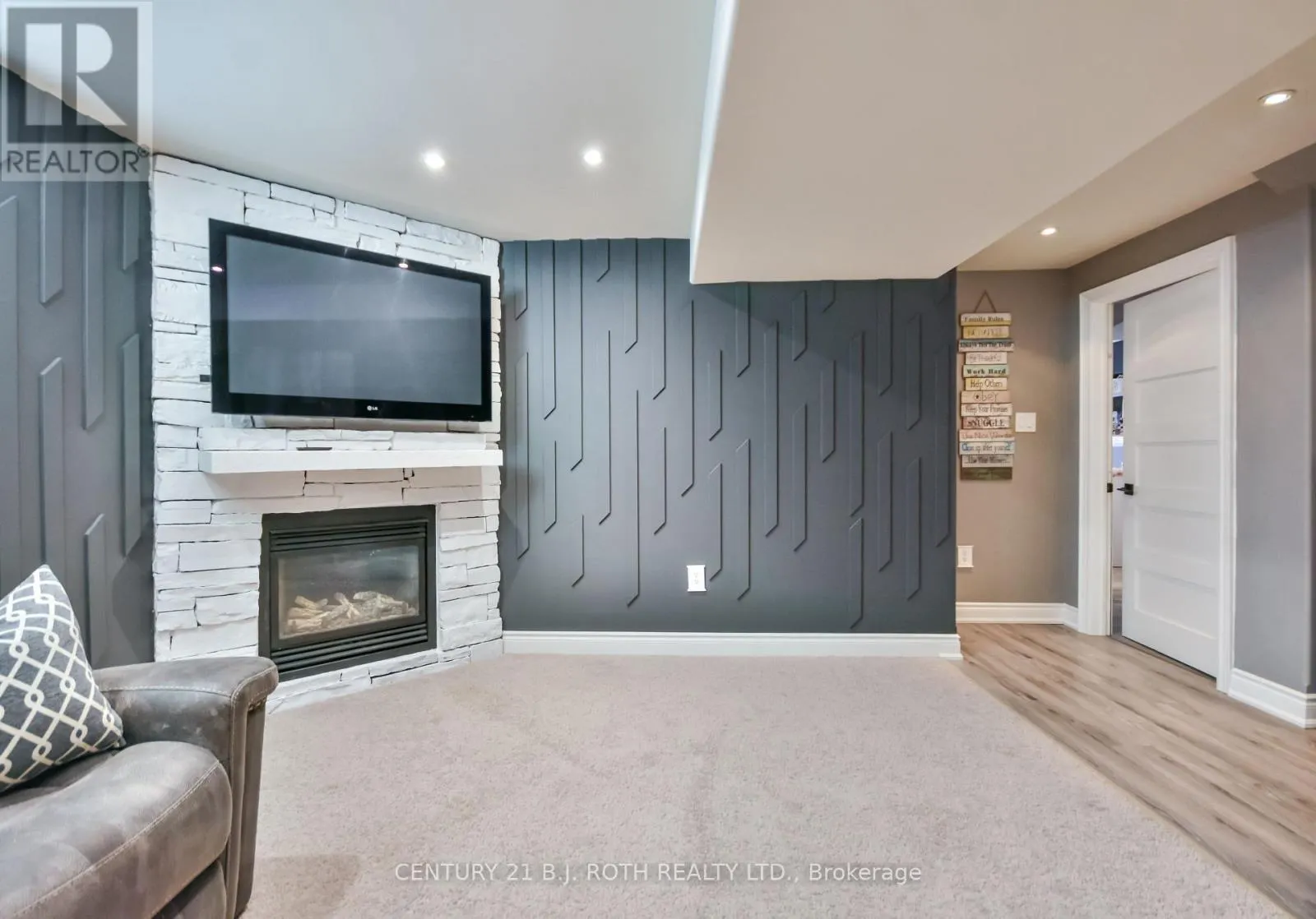 118 THE QUEENSWAY