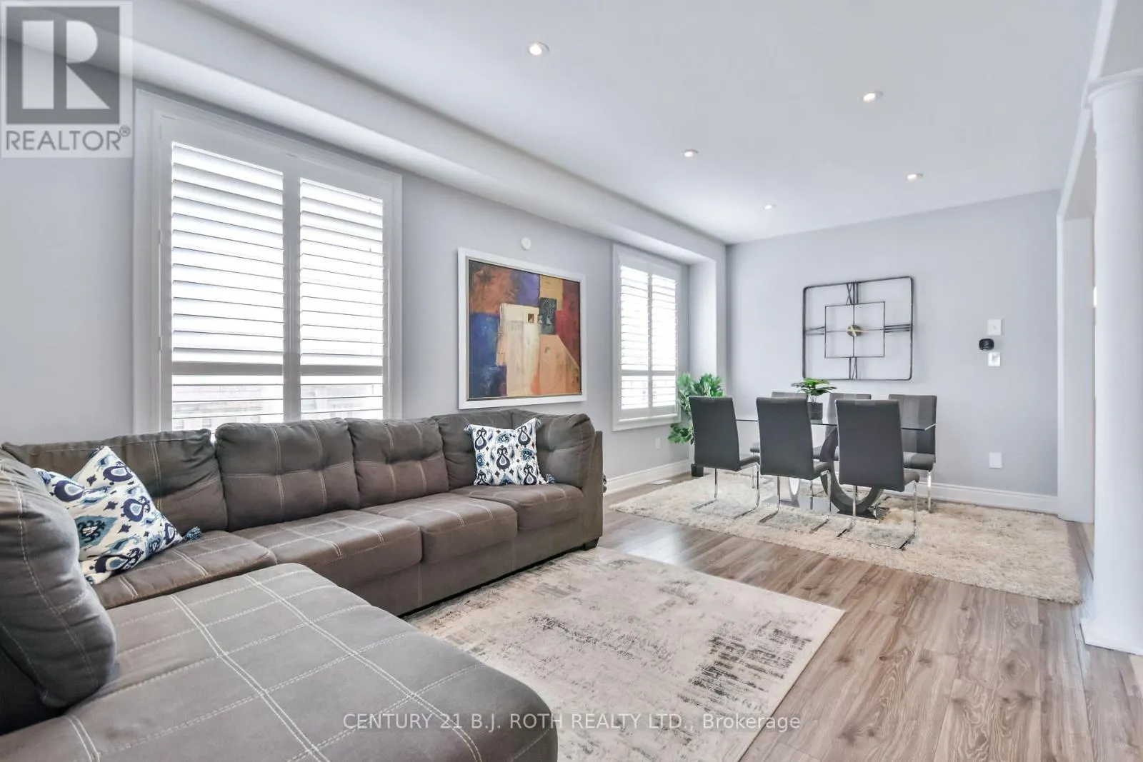 118 THE QUEENSWAY