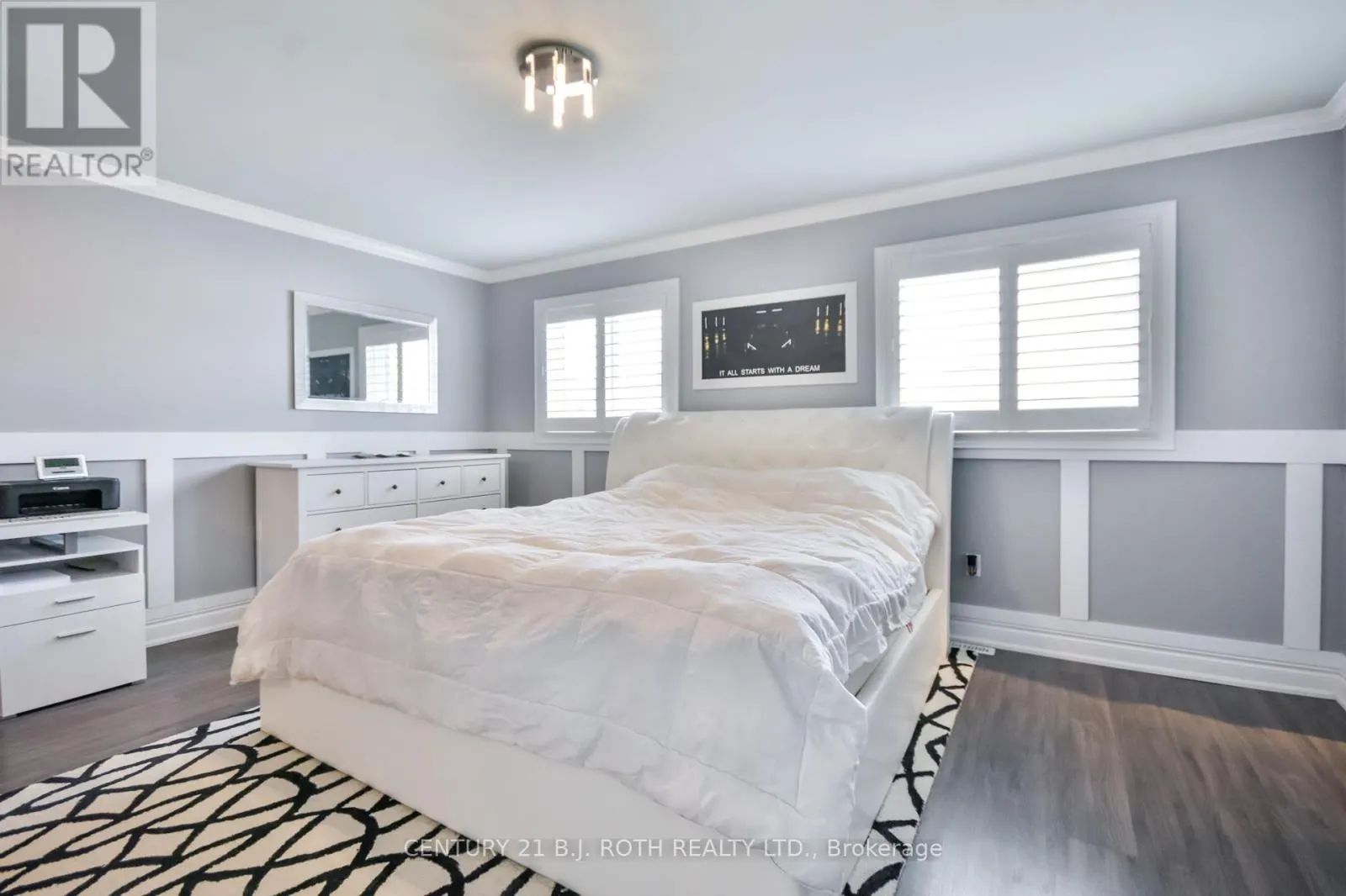 118 THE QUEENSWAY