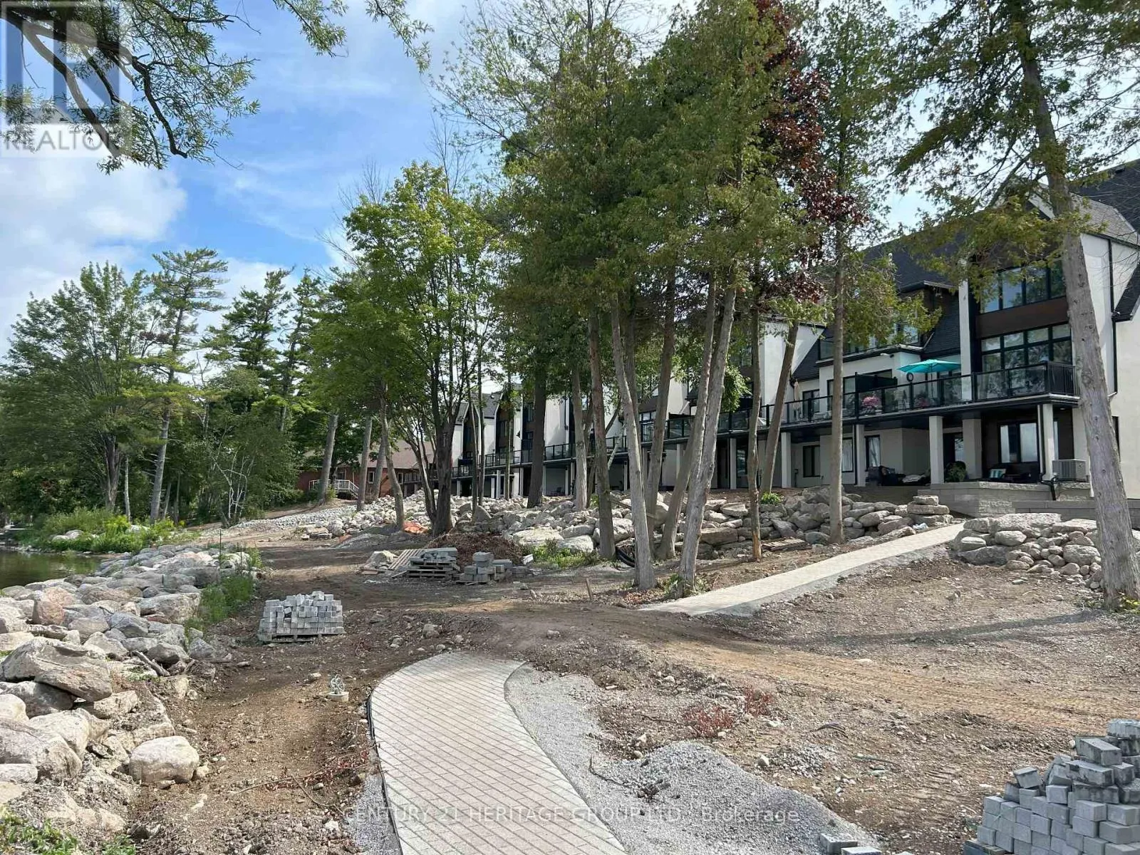 44 RUBY CRESCENT