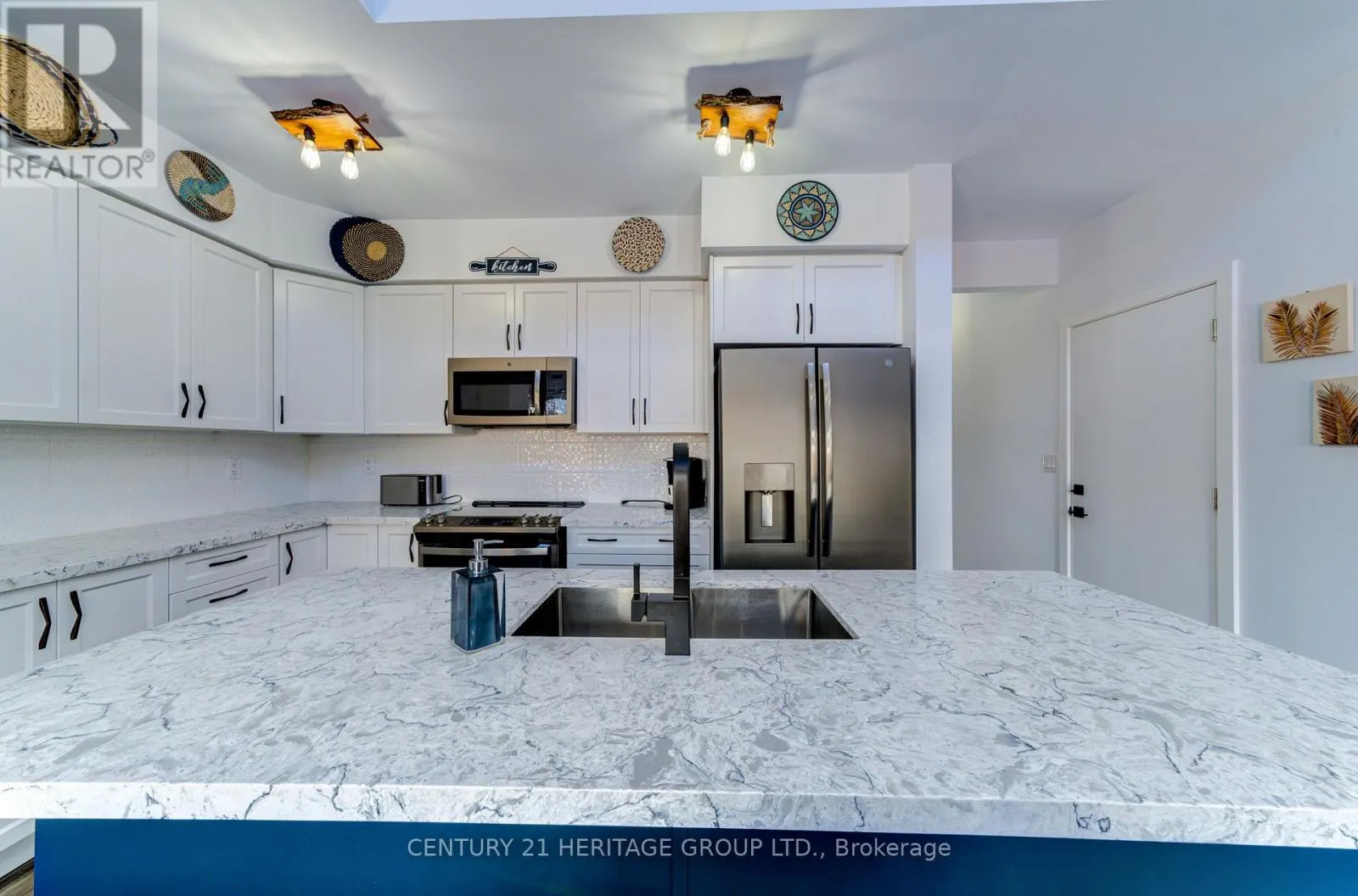 44 RUBY CRESCENT