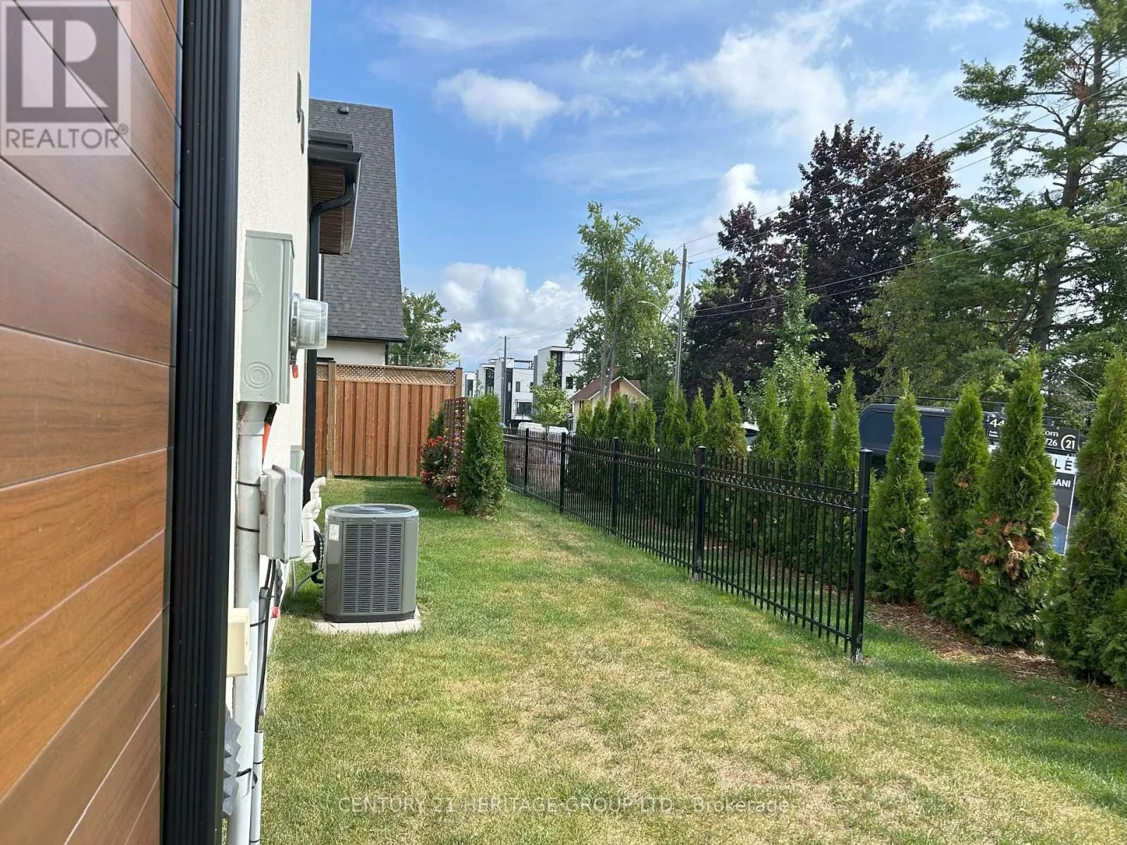 44 RUBY CRESCENT