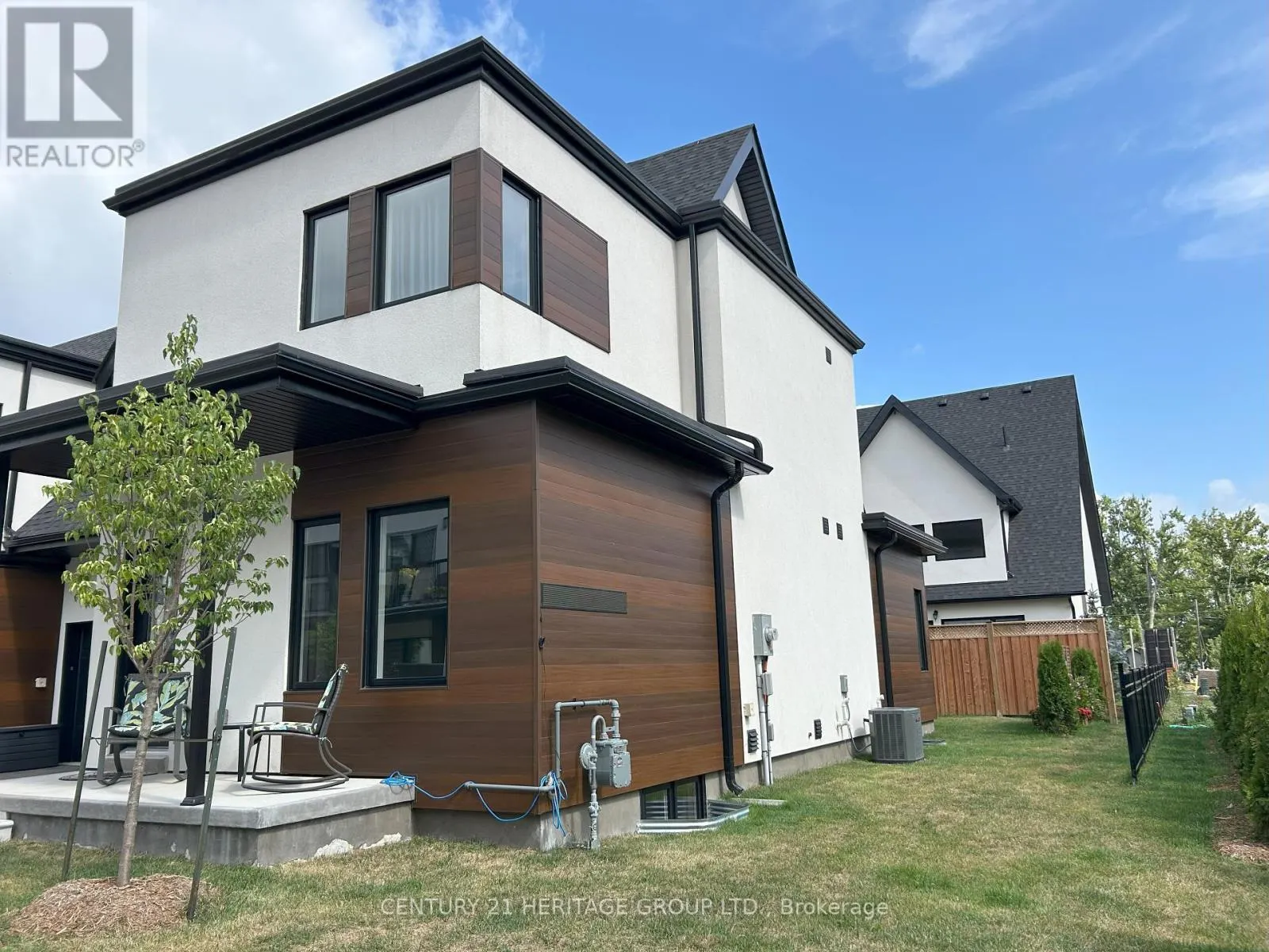 44 RUBY CRESCENT