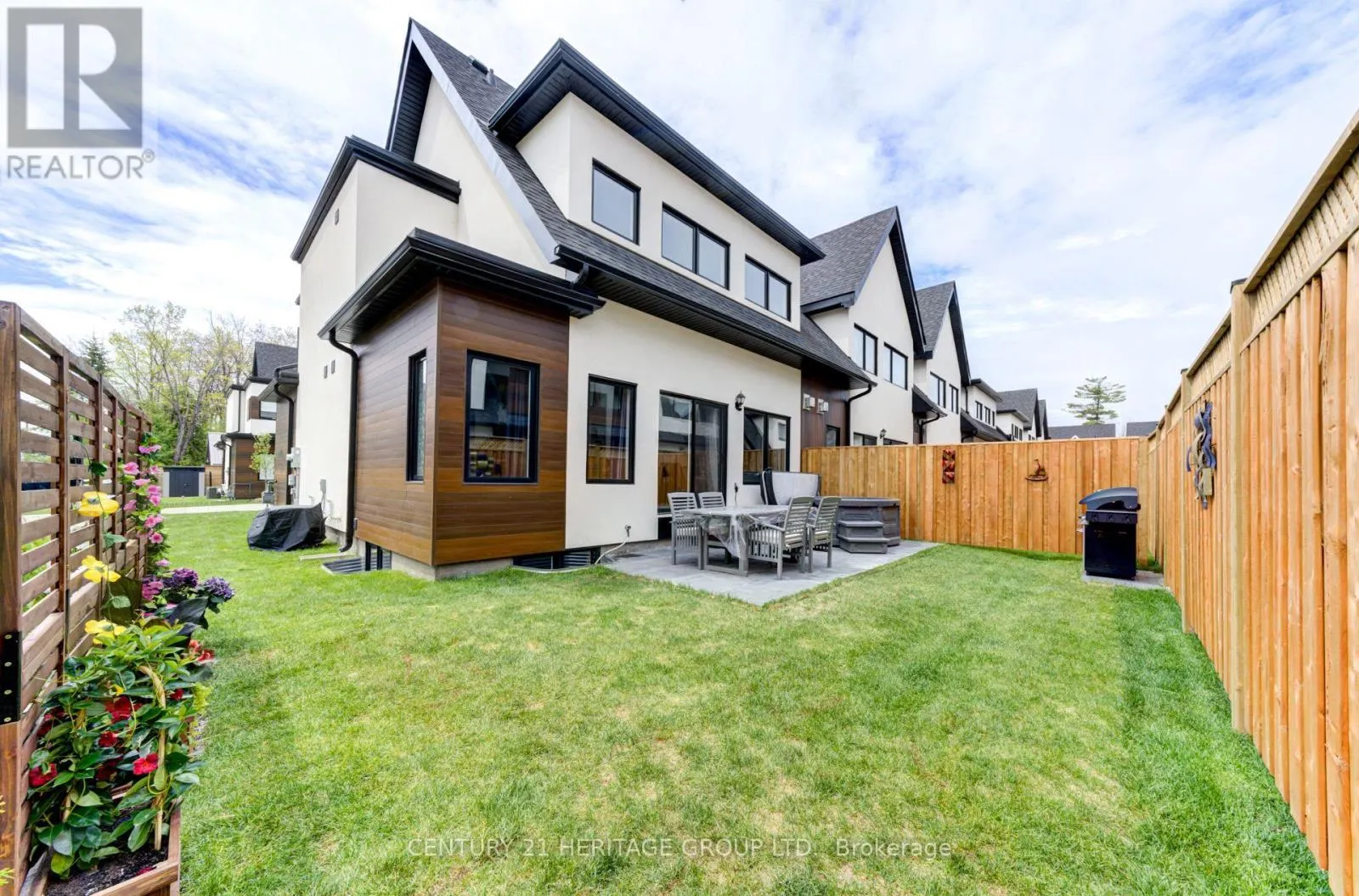 44 RUBY CRESCENT