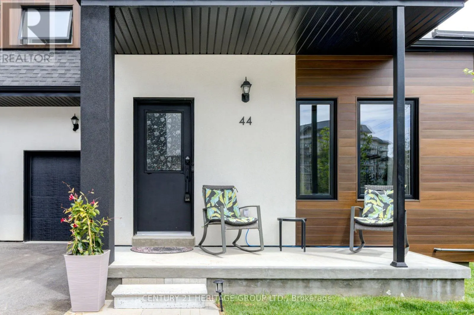 44 RUBY CRESCENT