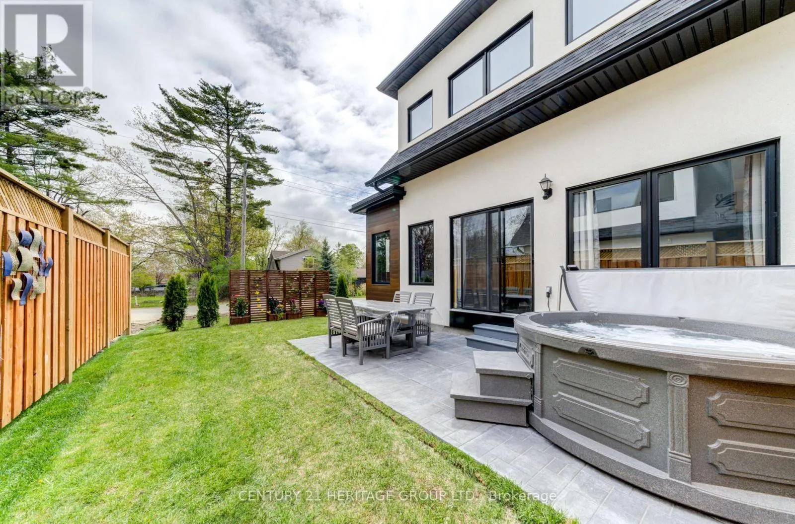 44 RUBY CRESCENT