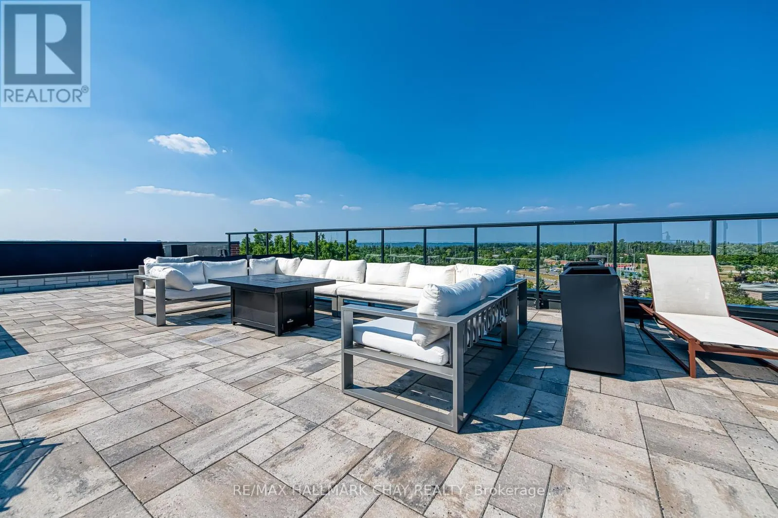 217 - 681 YONGE STREET N