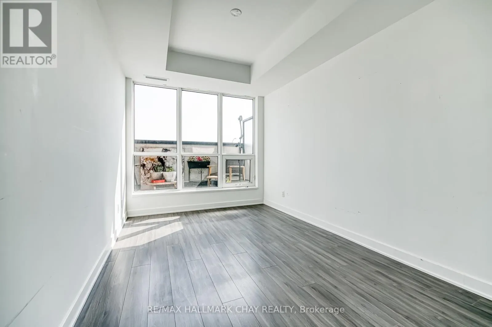 217 - 681 YONGE STREET N